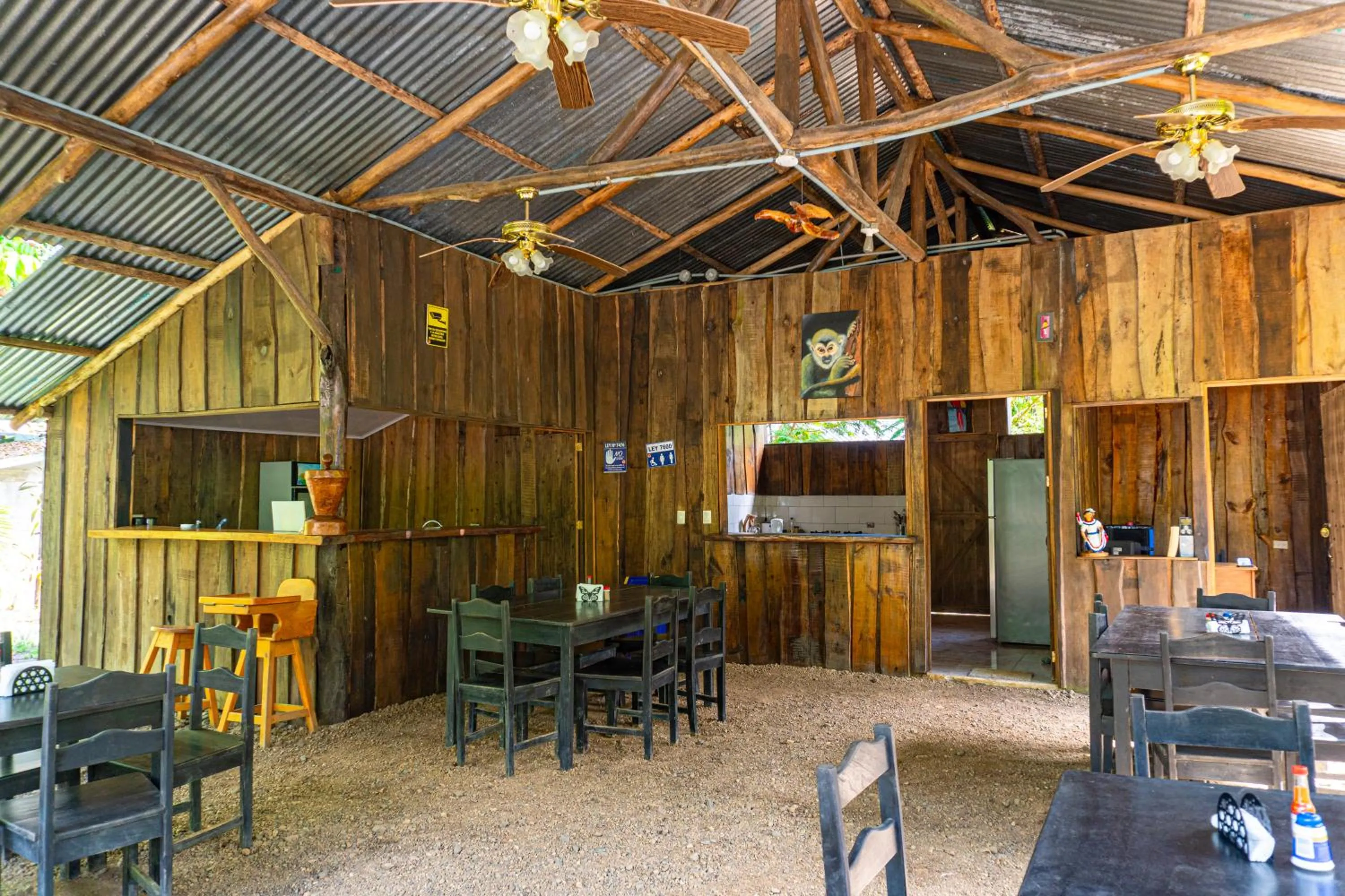 Restaurant/places to eat in Citronela Lodge Corcovado