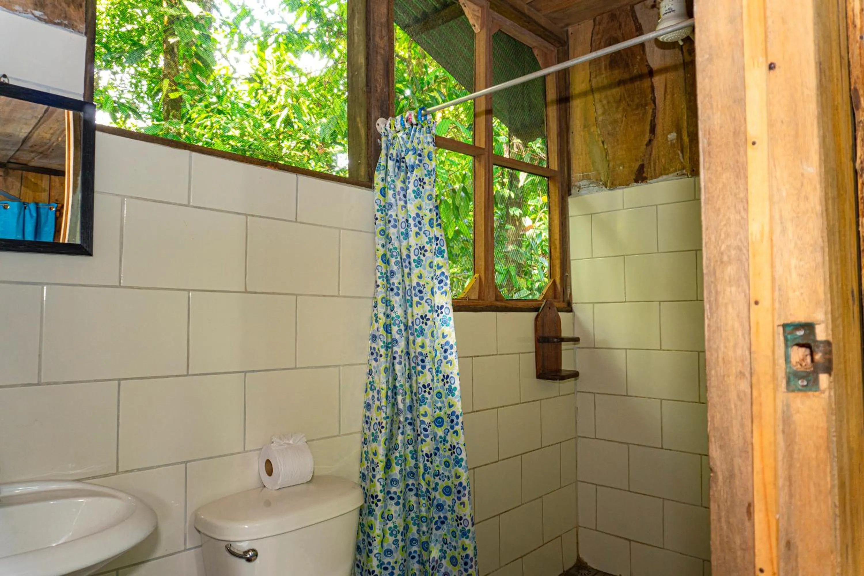 Shower in Citronela Lodge Corcovado
