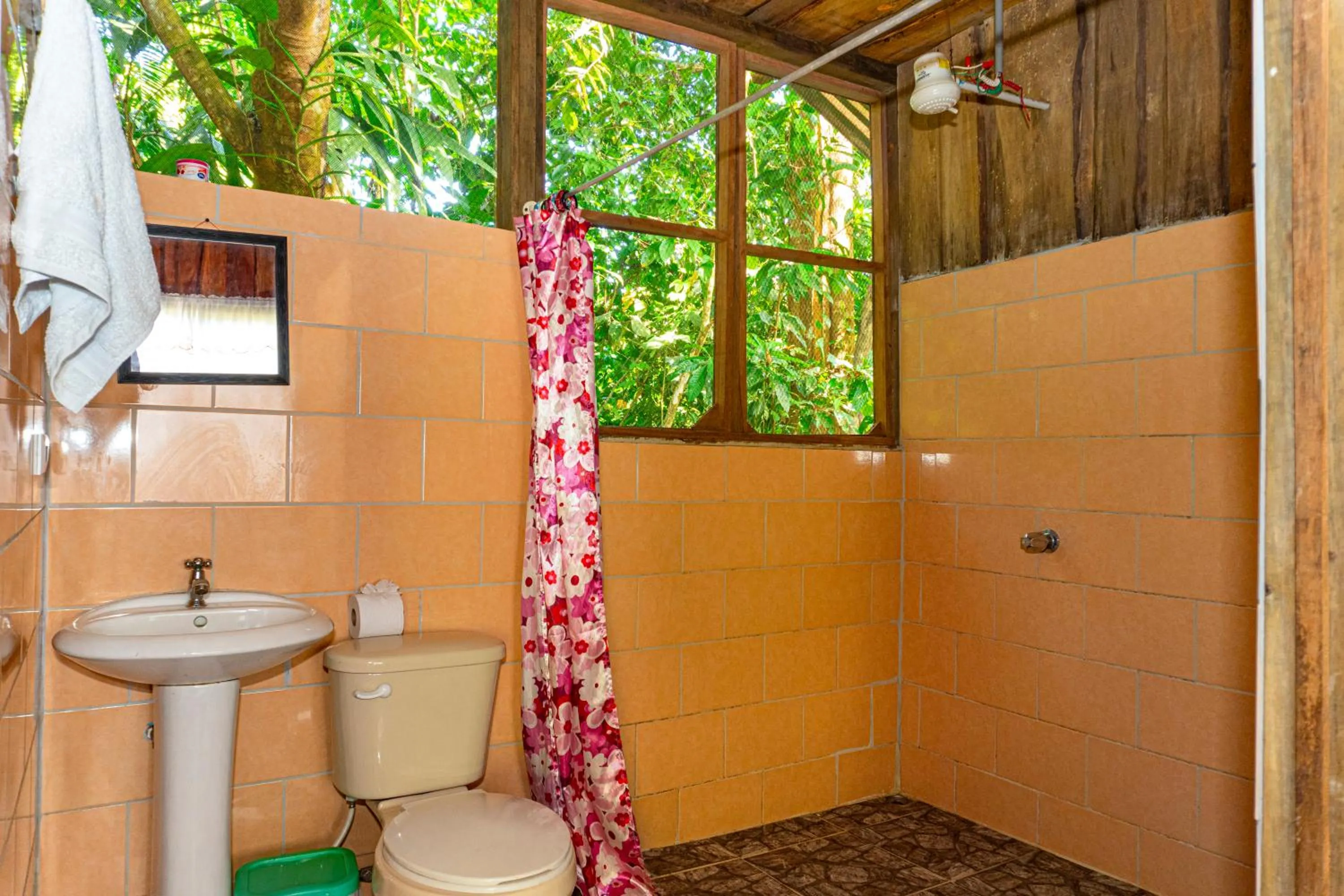 Shower in Citronela Lodge Corcovado