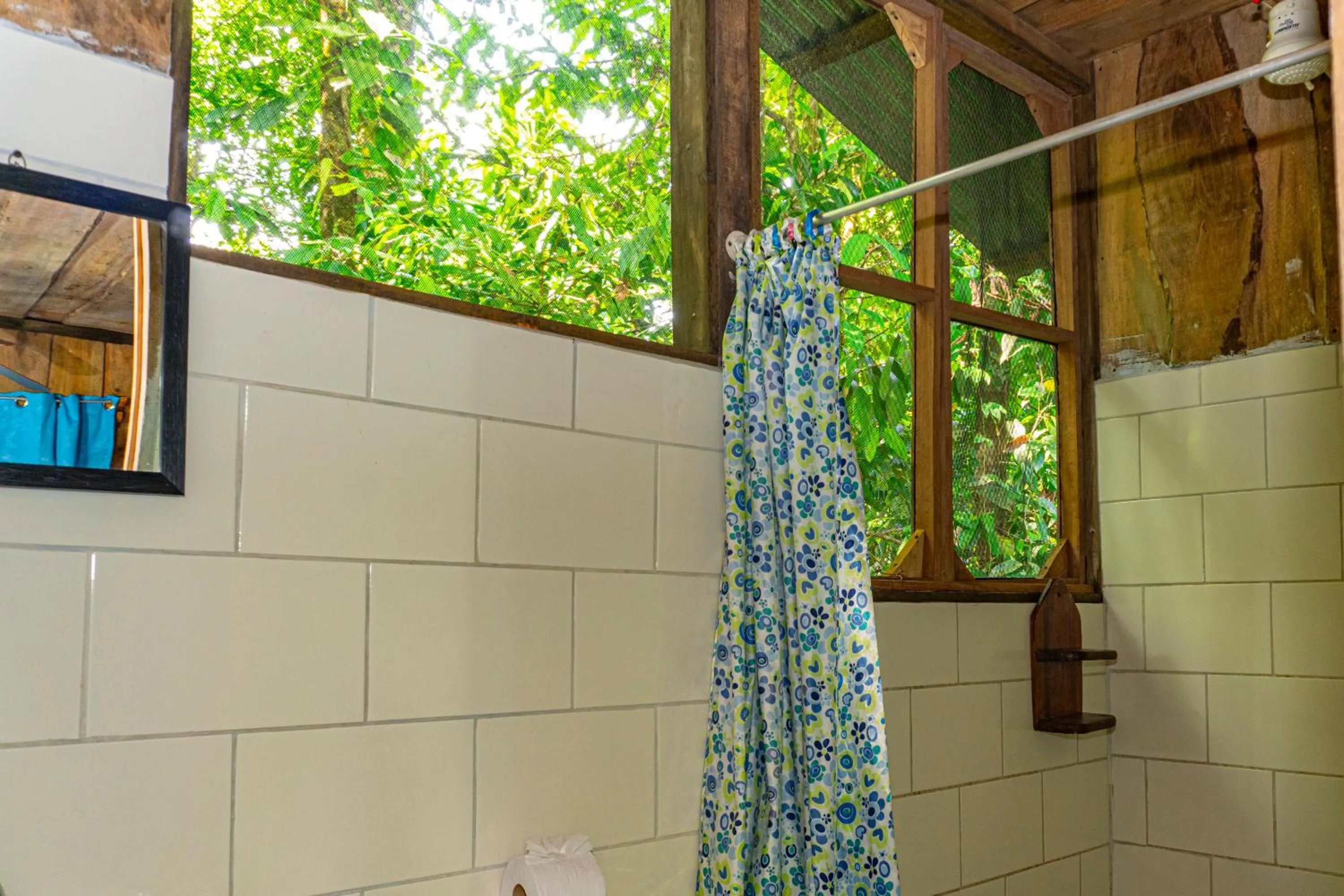 Shower in Citronela Lodge Corcovado