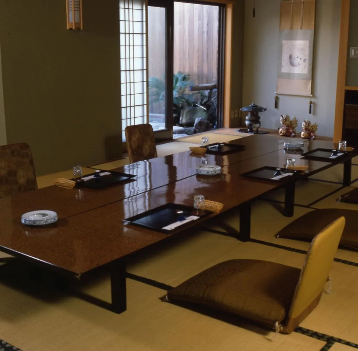 Seating area in Hitomaru Kadan