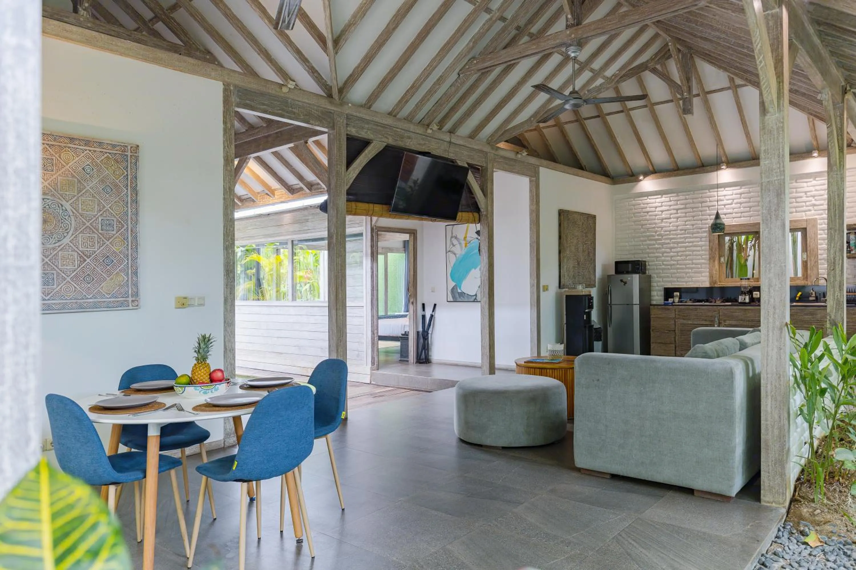 Seating area in Mundaka Villa by Betterplace