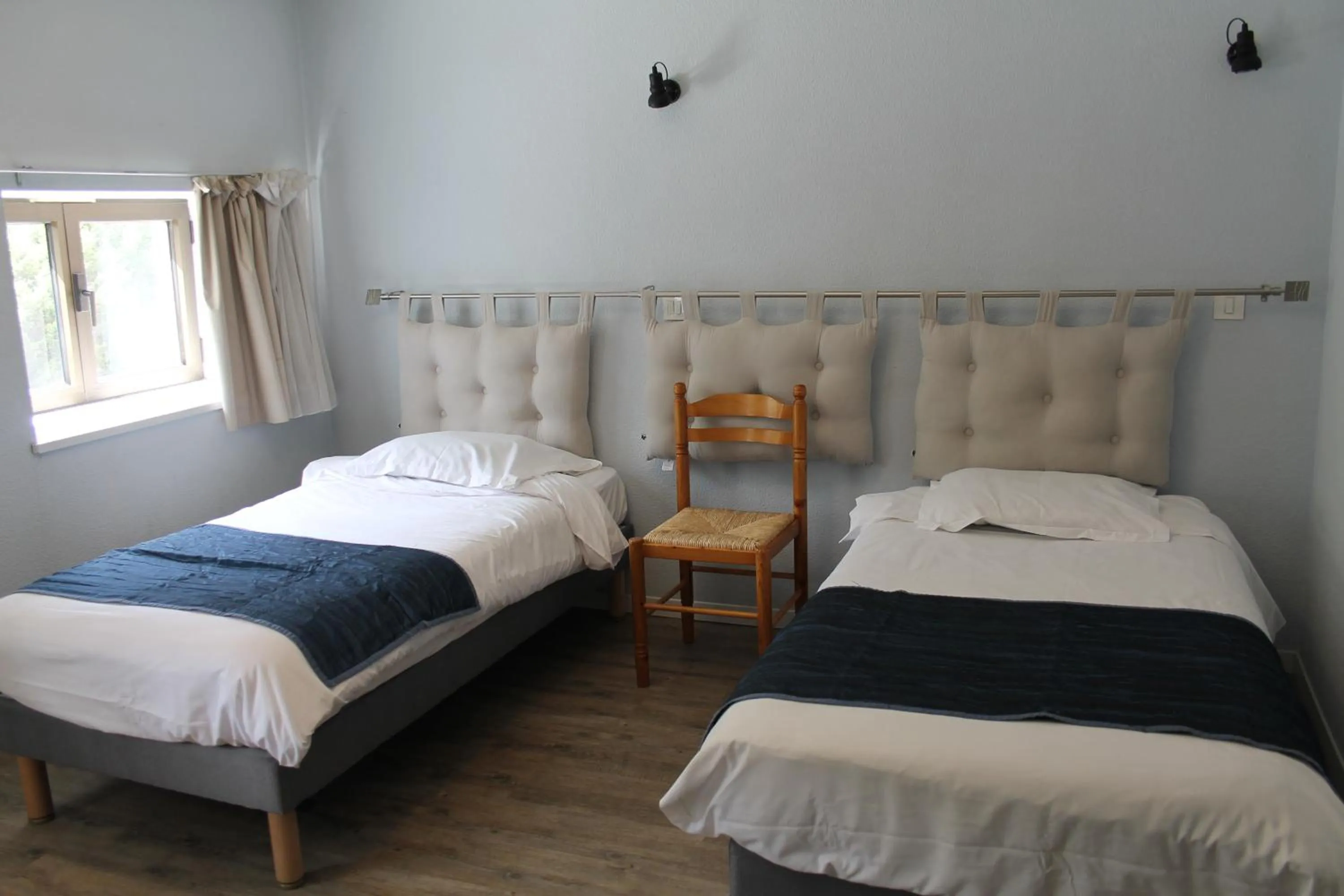 Bed in Logis Hôtel Le Saint Clément