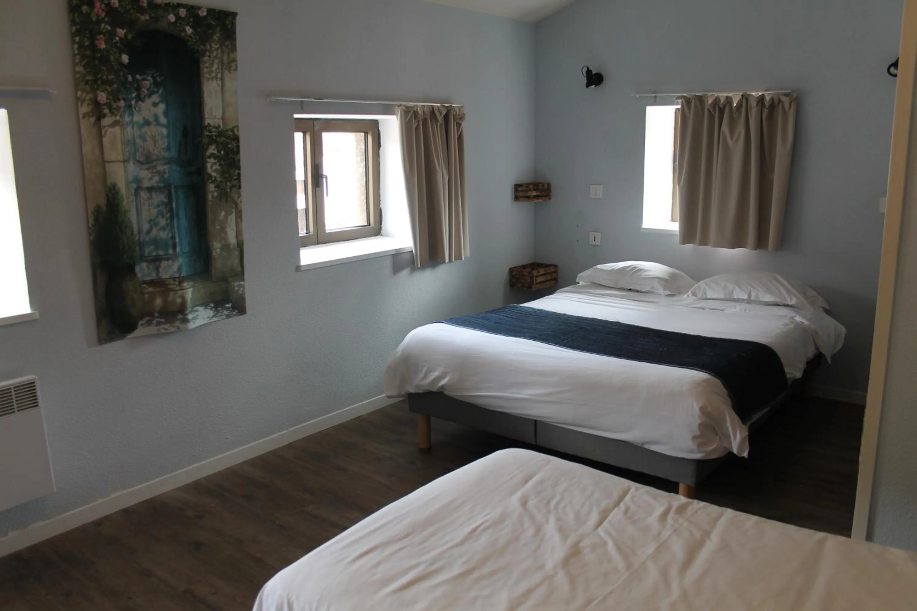 Bed in Logis Hôtel Le Saint Clément