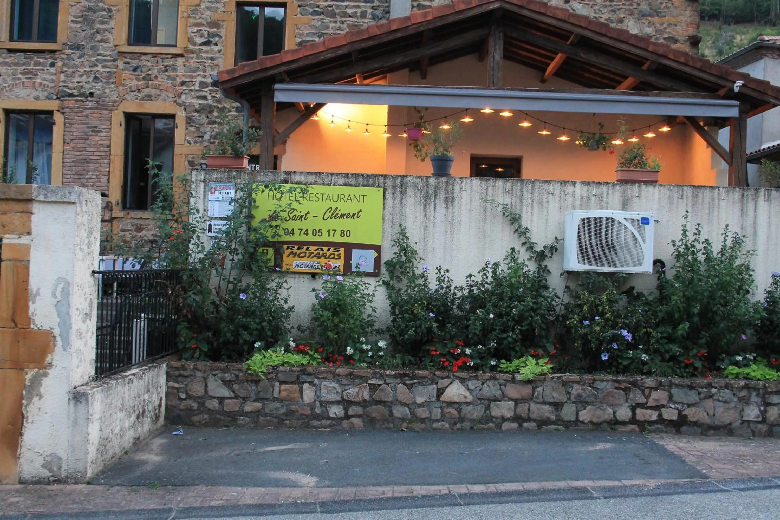 Facade/entrance in Logis Hôtel Le Saint Clément