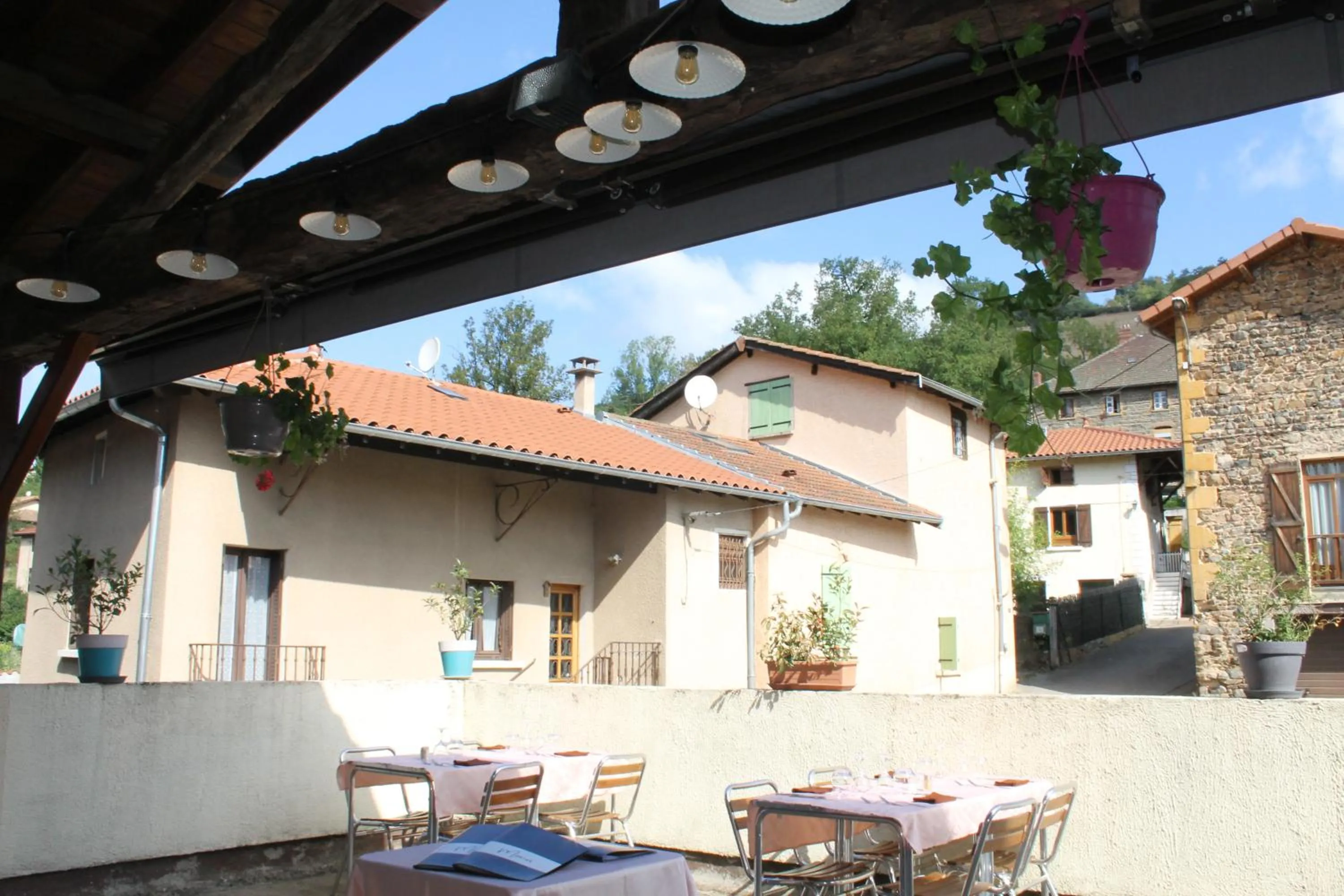Balcony/Terrace in Logis Hôtel Le Saint Clément