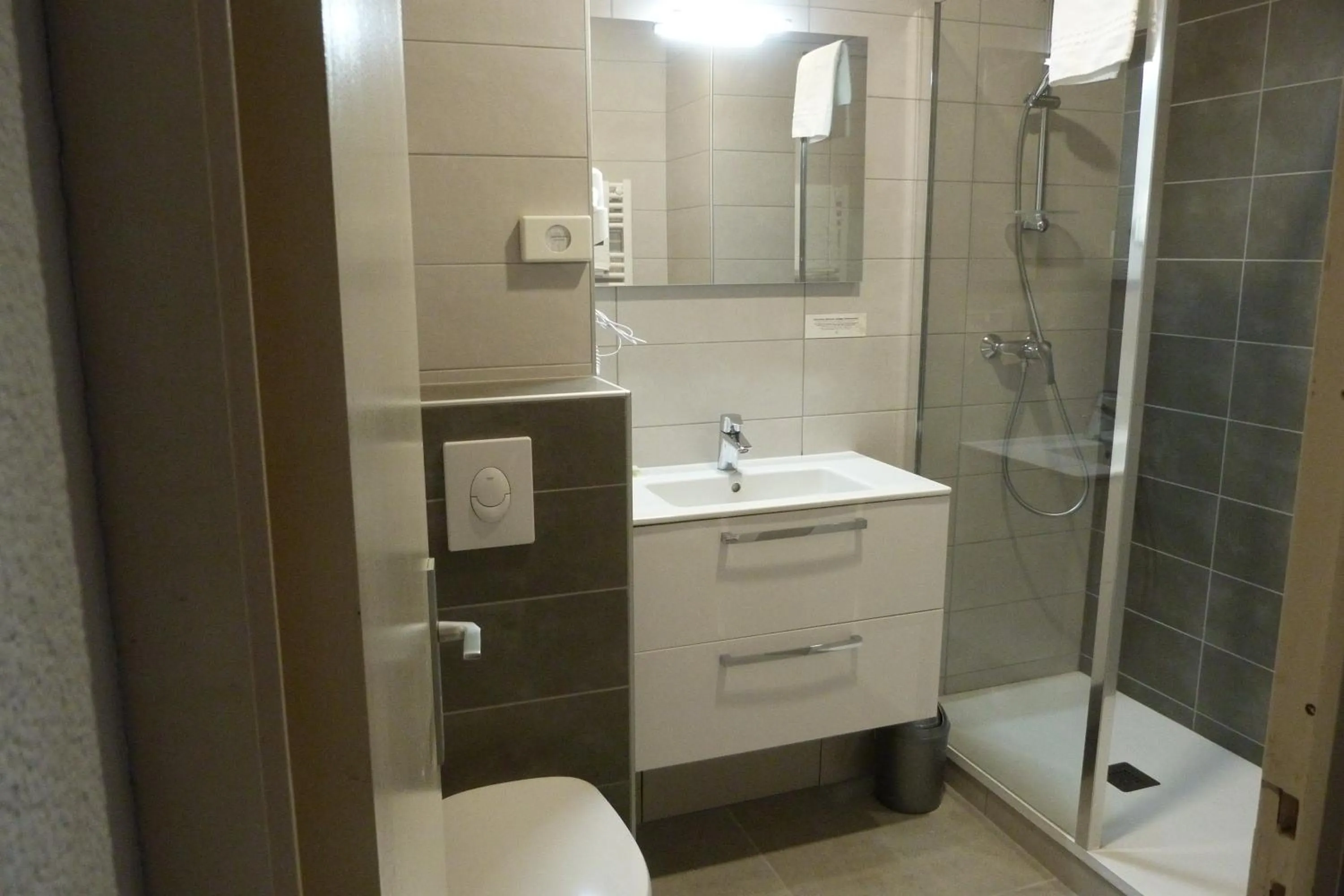 Bathroom in Logis Hôtel Le Saint Clément