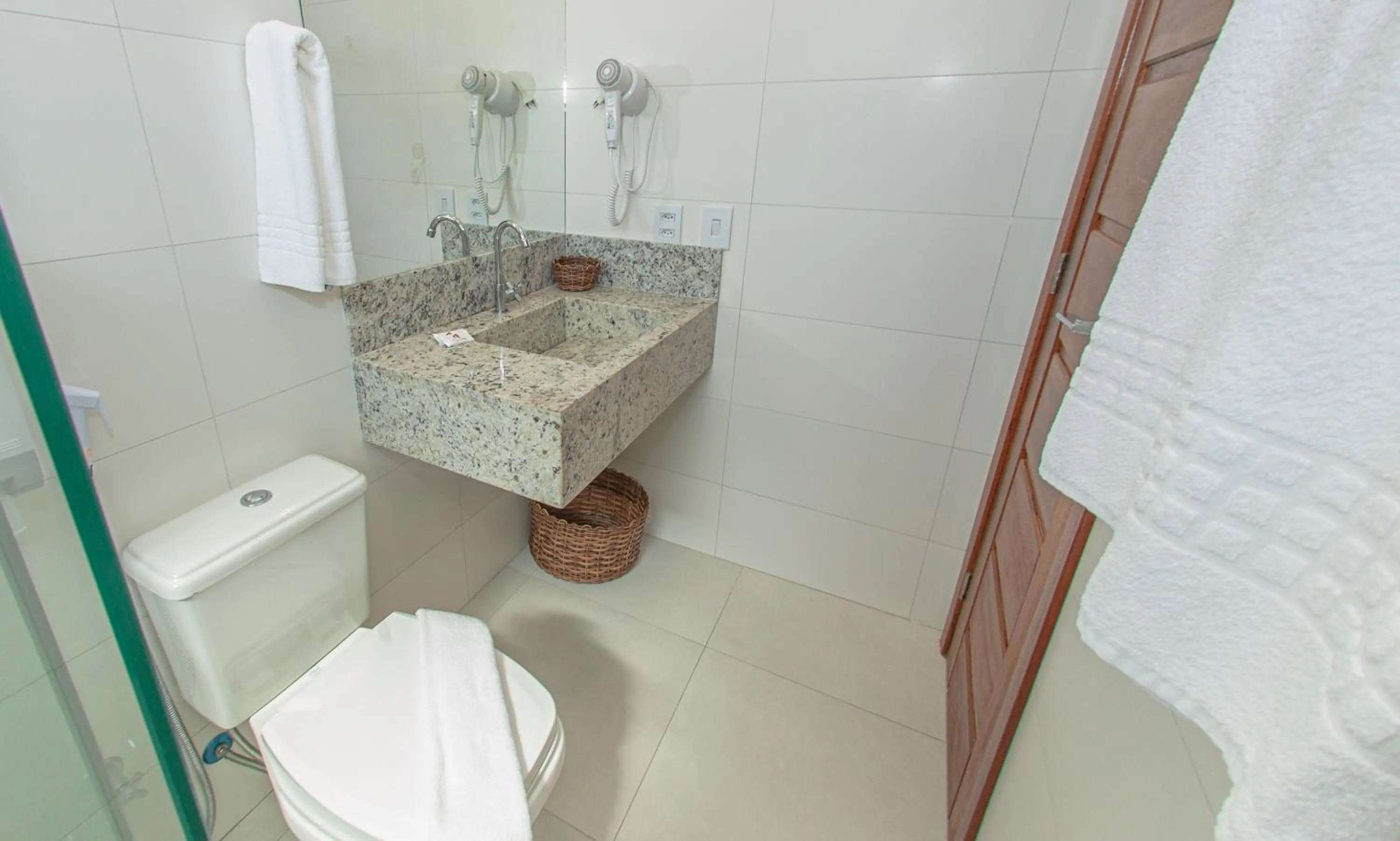 Toilet in Orquídeas Praia Hotel