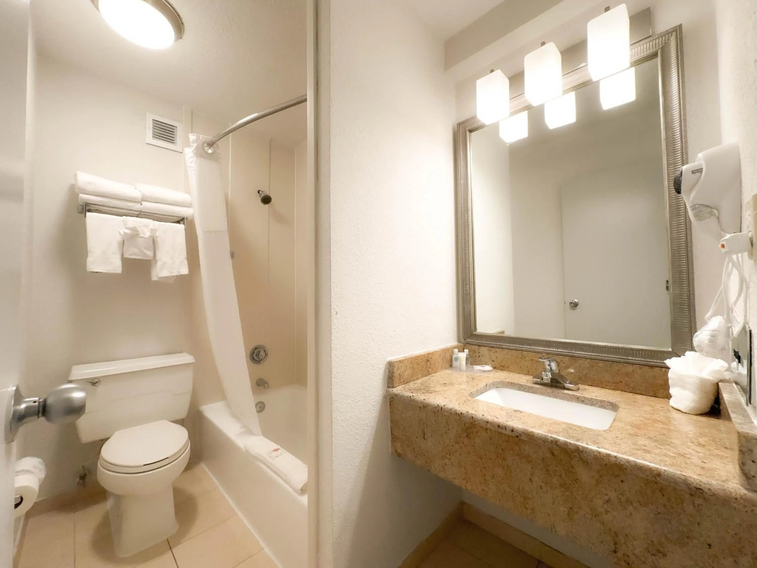 Shower in Comfort Inn & Suites Kissimmee by the Parks