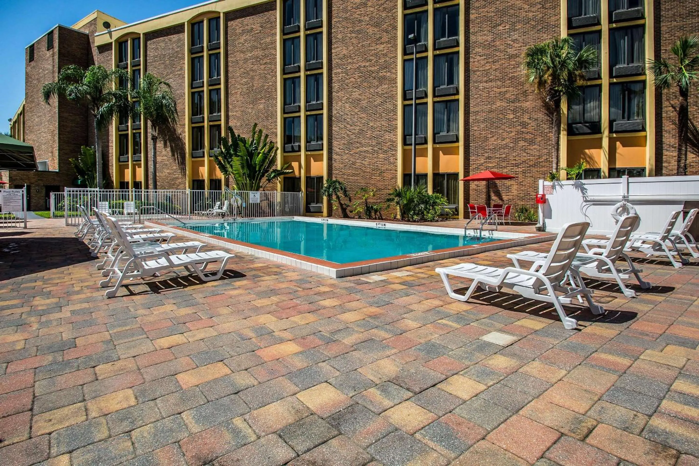 Swimming pool in Comfort Inn & Suites Kissimmee by the Parks