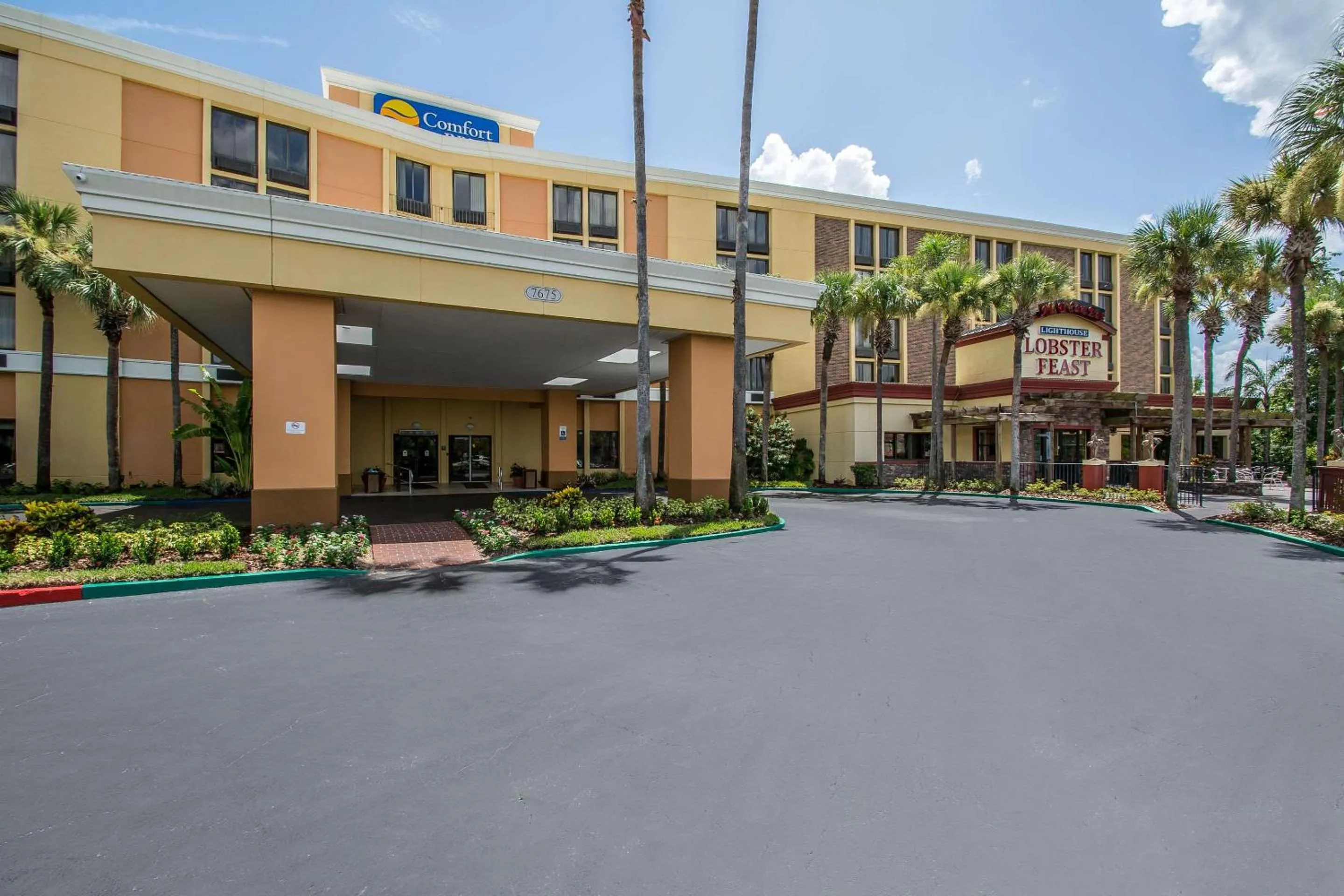 Property building in Comfort Inn & Suites Kissimmee by the Parks