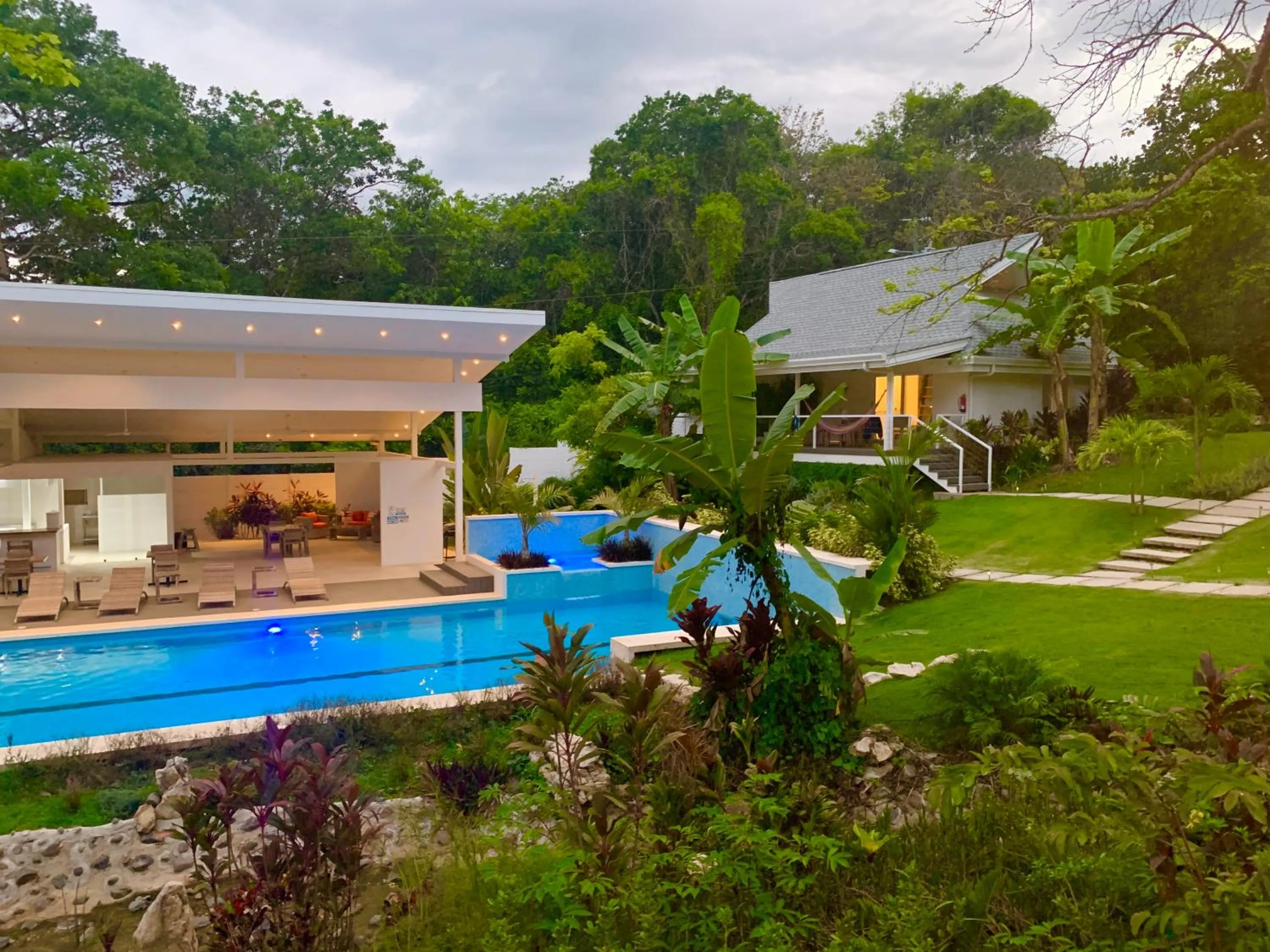 Pool view in Aves Resort Montezuma