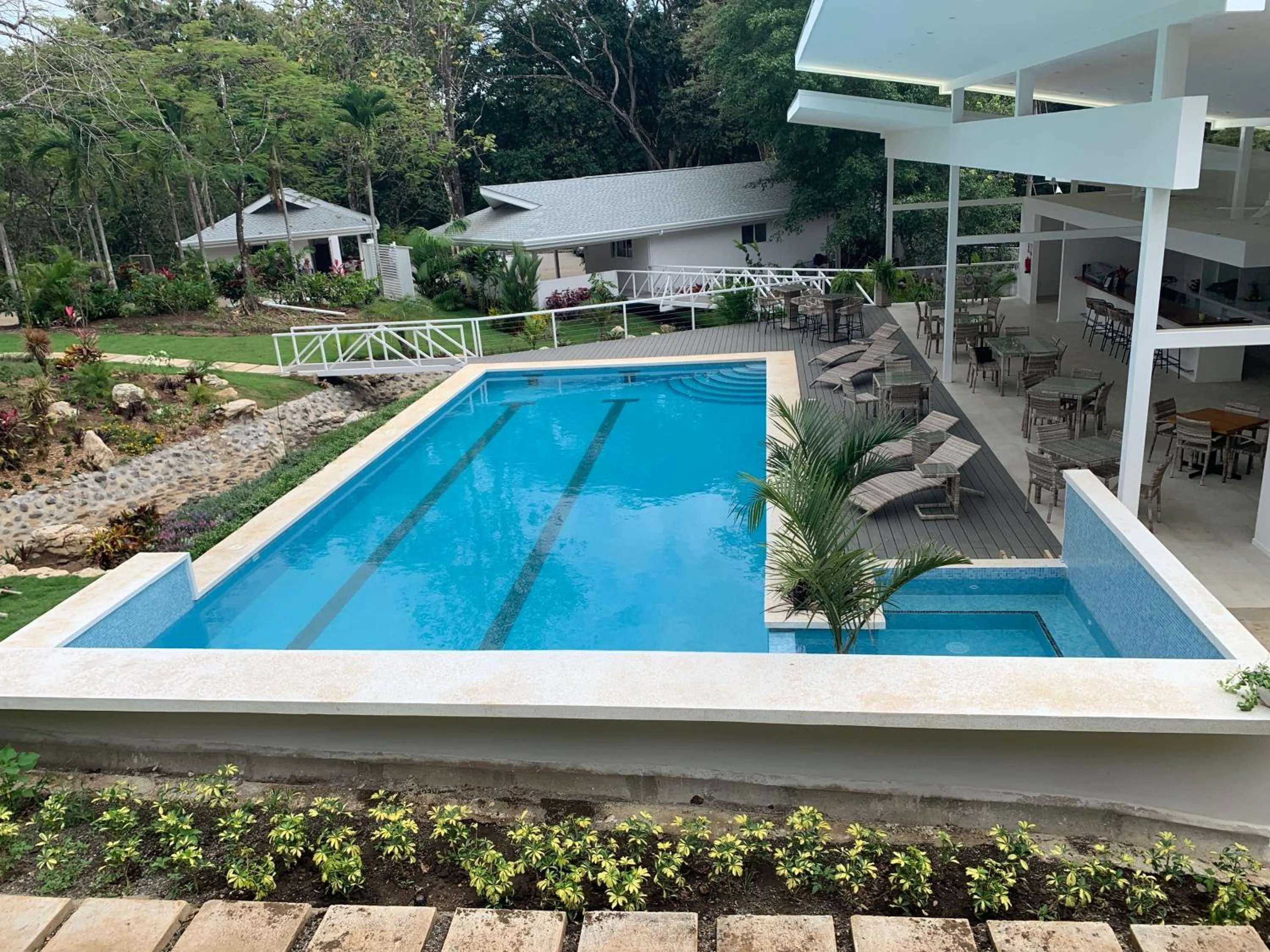 Swimming pool in Aves Resort Montezuma