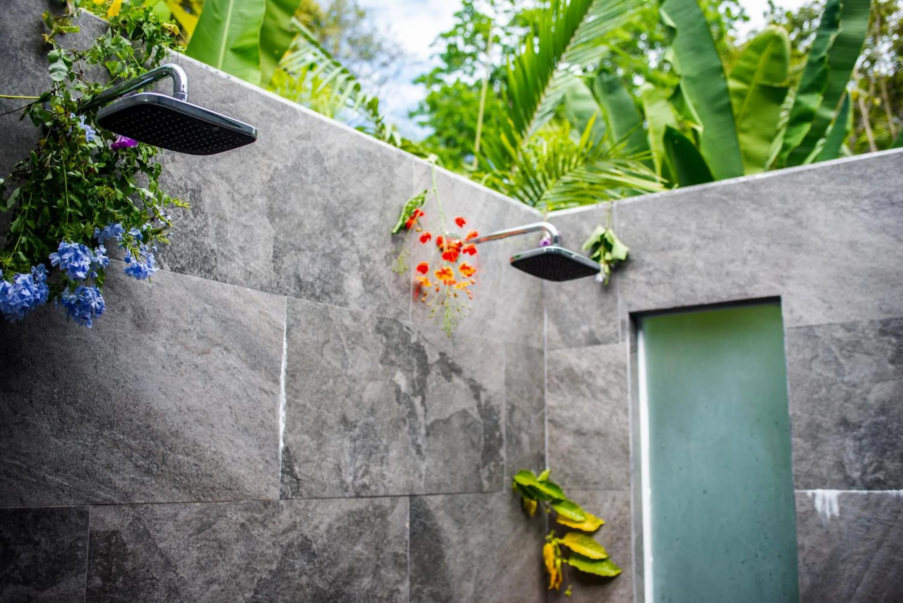 Shower in Aves Resort Montezuma