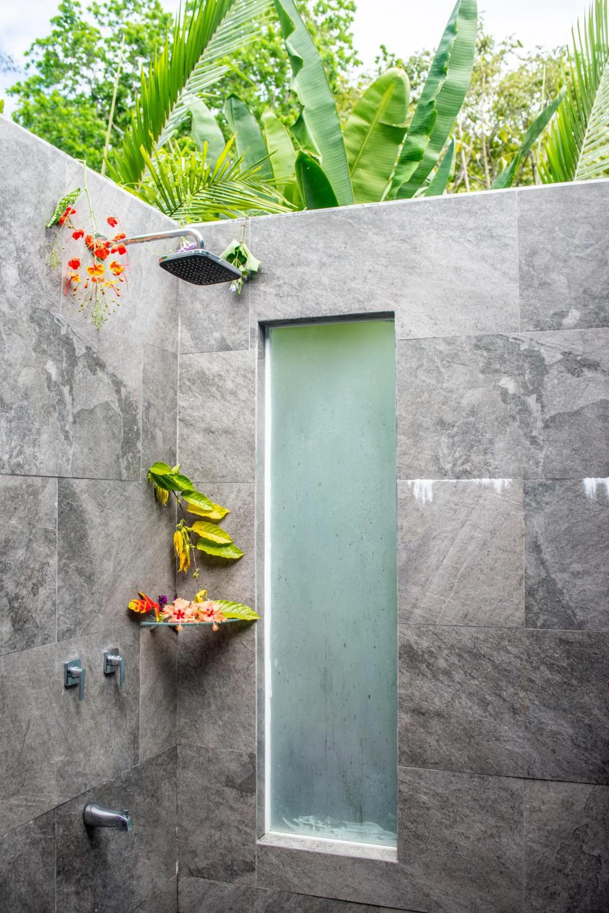Shower in Aves Resort Montezuma