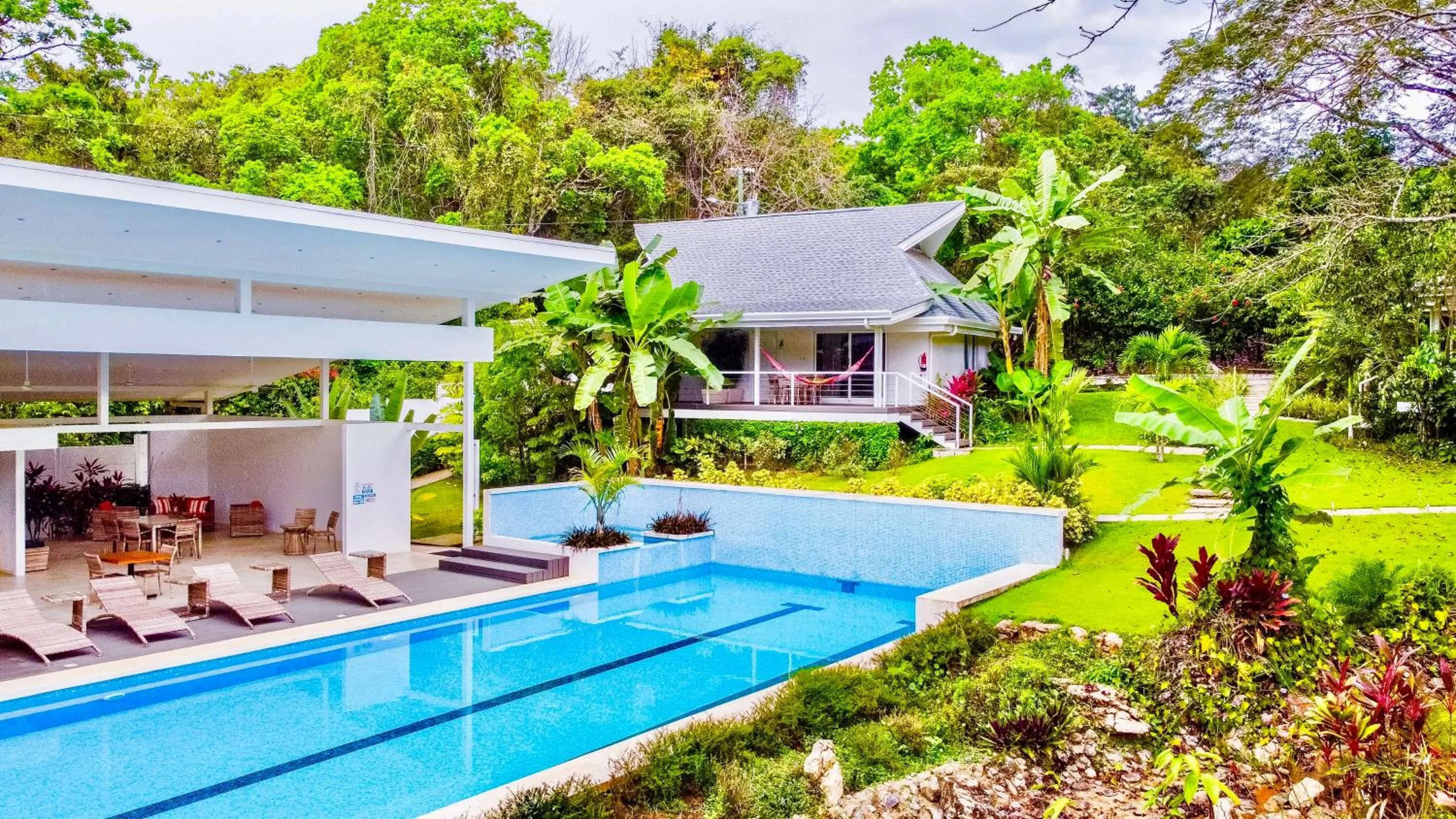 Property building in Aves Resort Montezuma