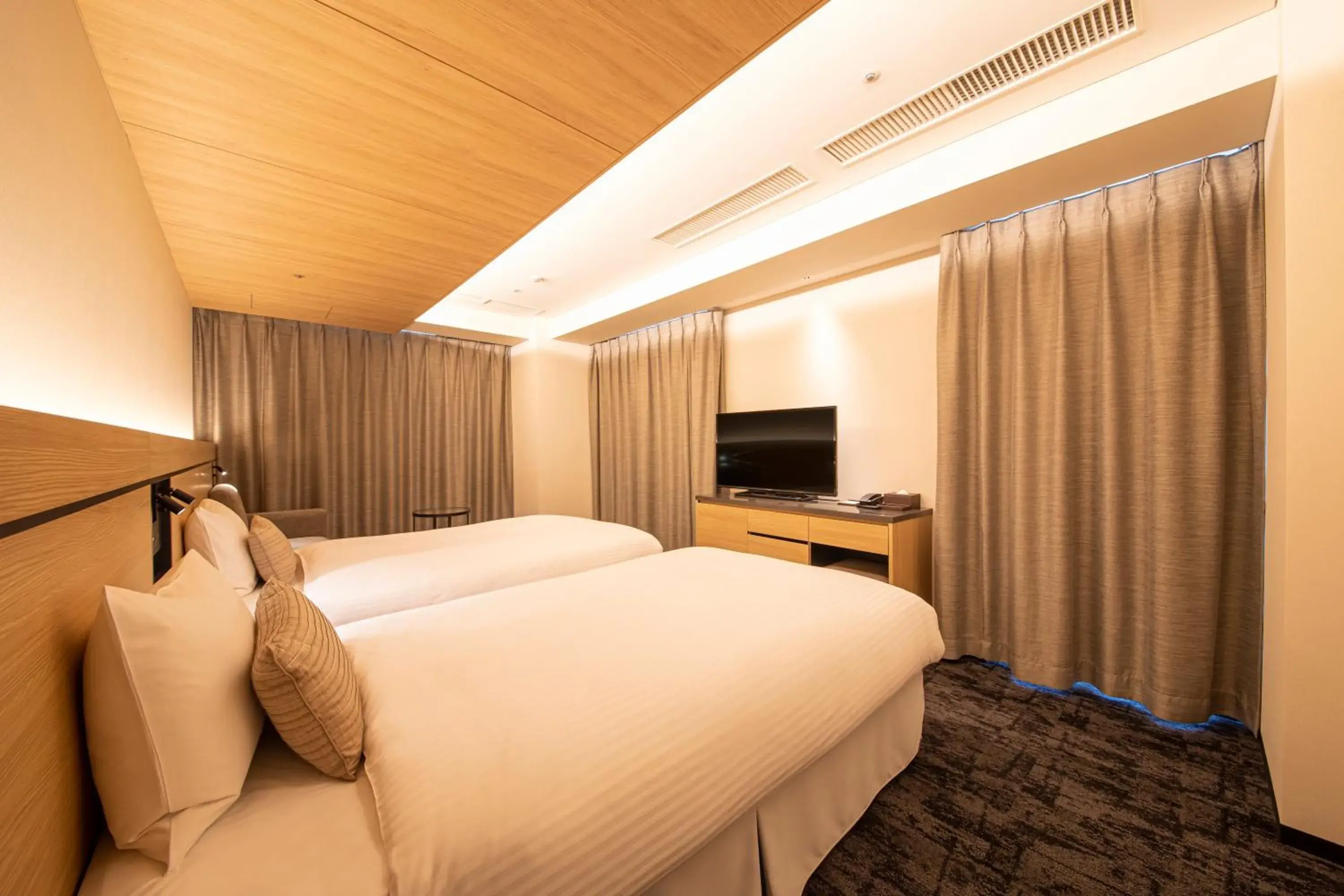 Moderate Twin Room- Non-Smoking in Hotel Keihan Kyoto Ekiminami Moderate Twin Room- Non-Smoking in Hotel Keihan Kyoto Ekiminami