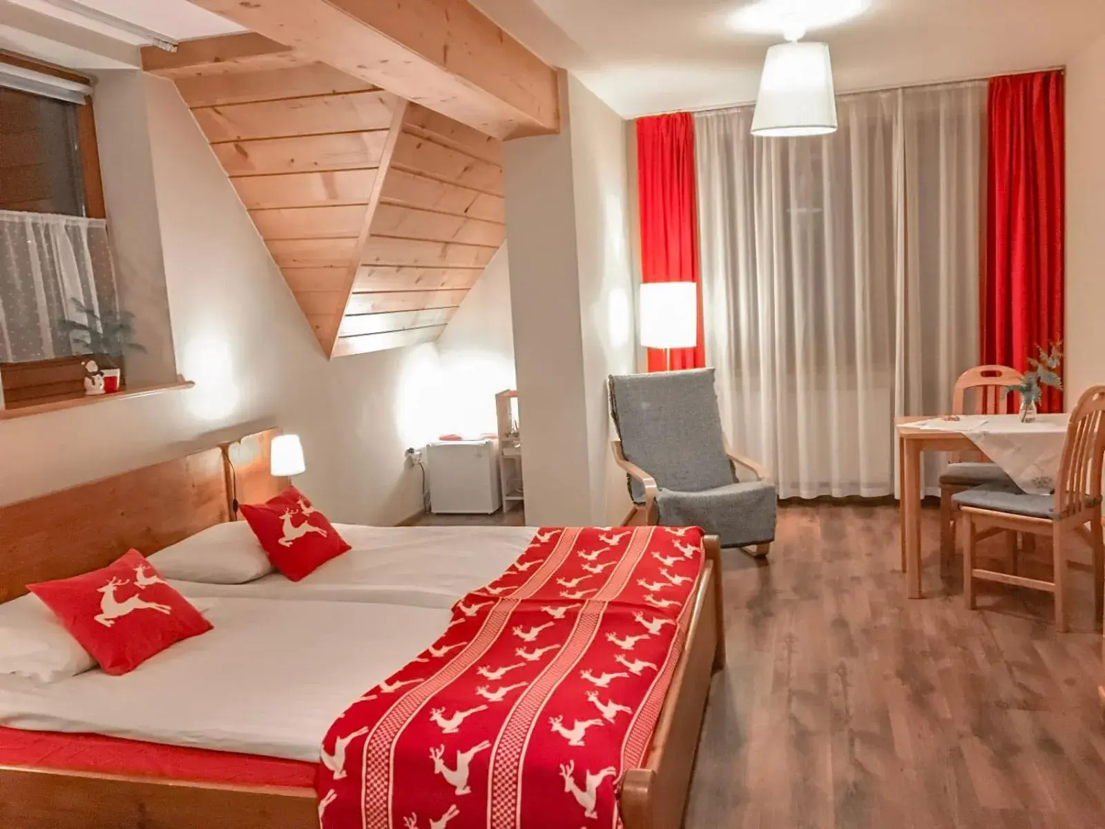 Double Room with Balcony - single occupancy in Zakopane Stop Double Room with Balcony - single occupancy in Zakopane Stop