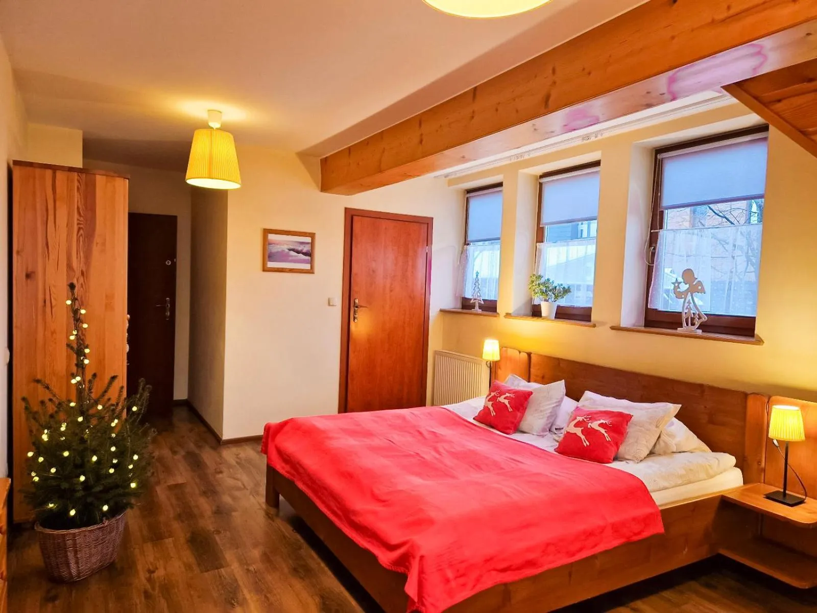 Photo of the whole room, Bed in Zakopane Stop