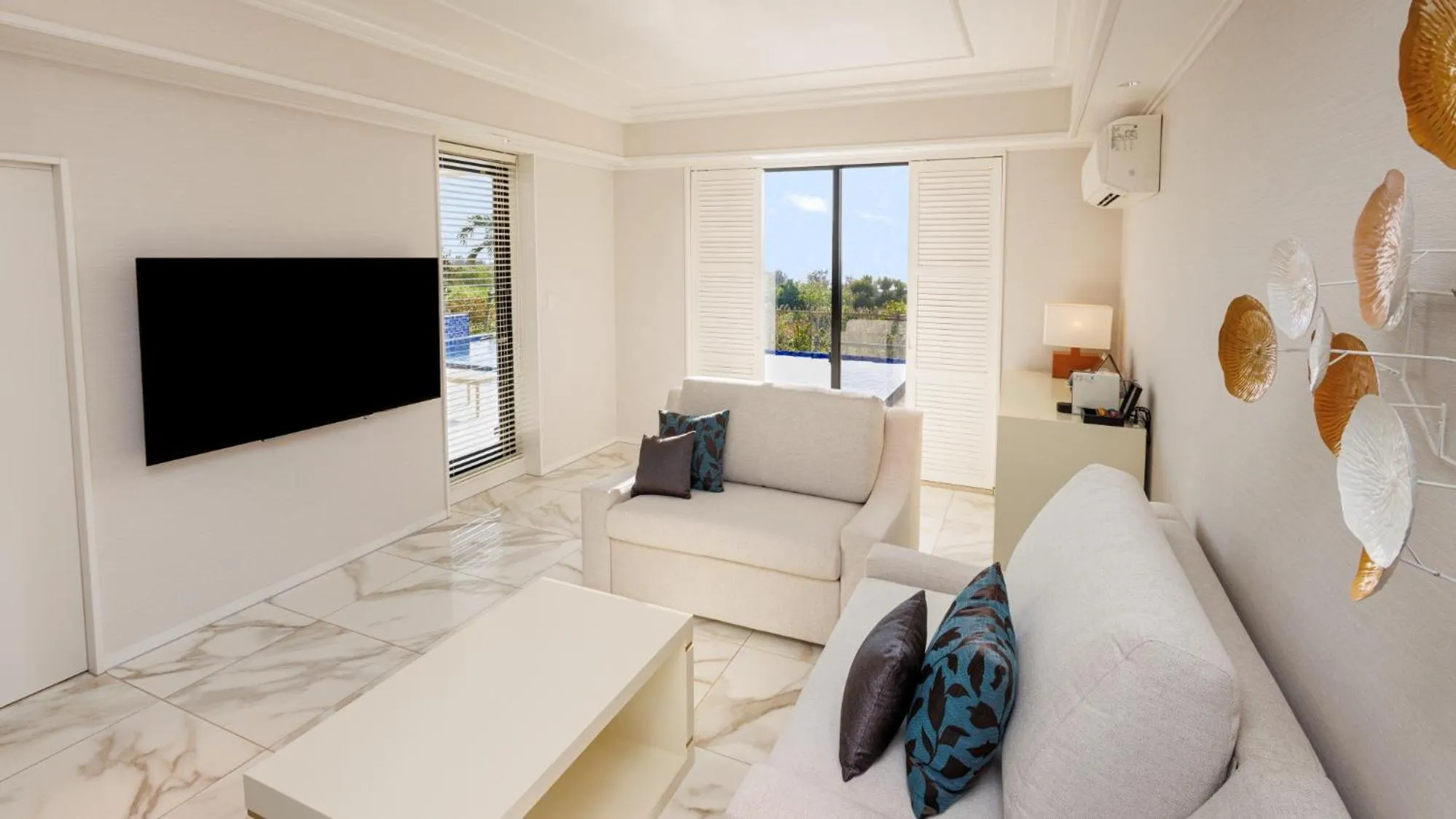 TV and multimedia in Miyakojima Kurima Resort Seawood Hotel