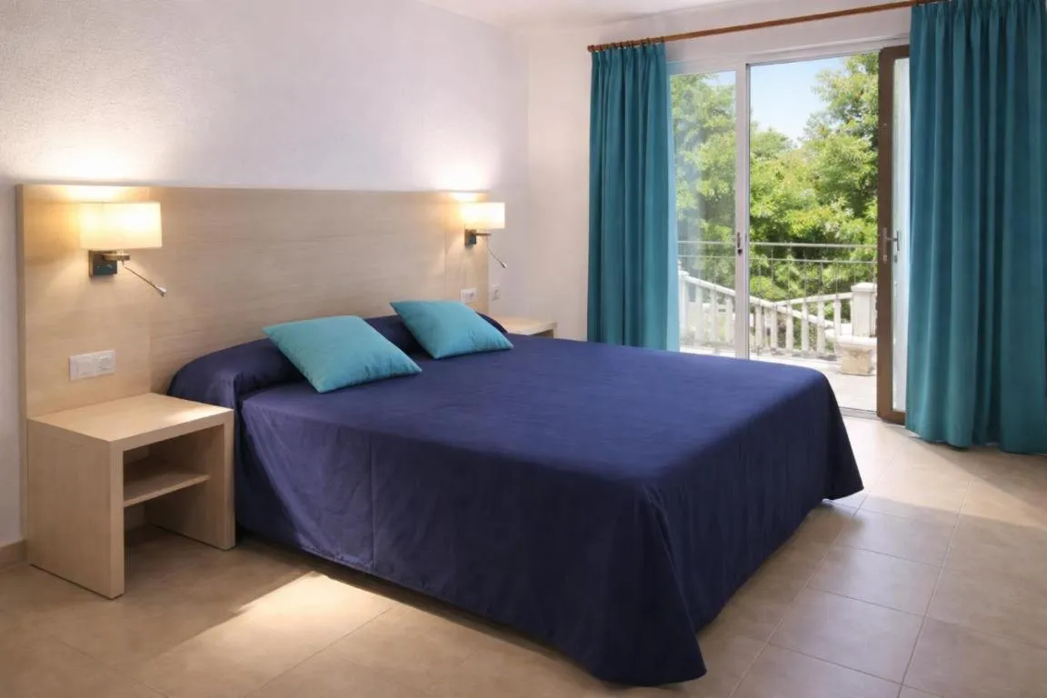 Bedroom, Bed in Hotel Antares