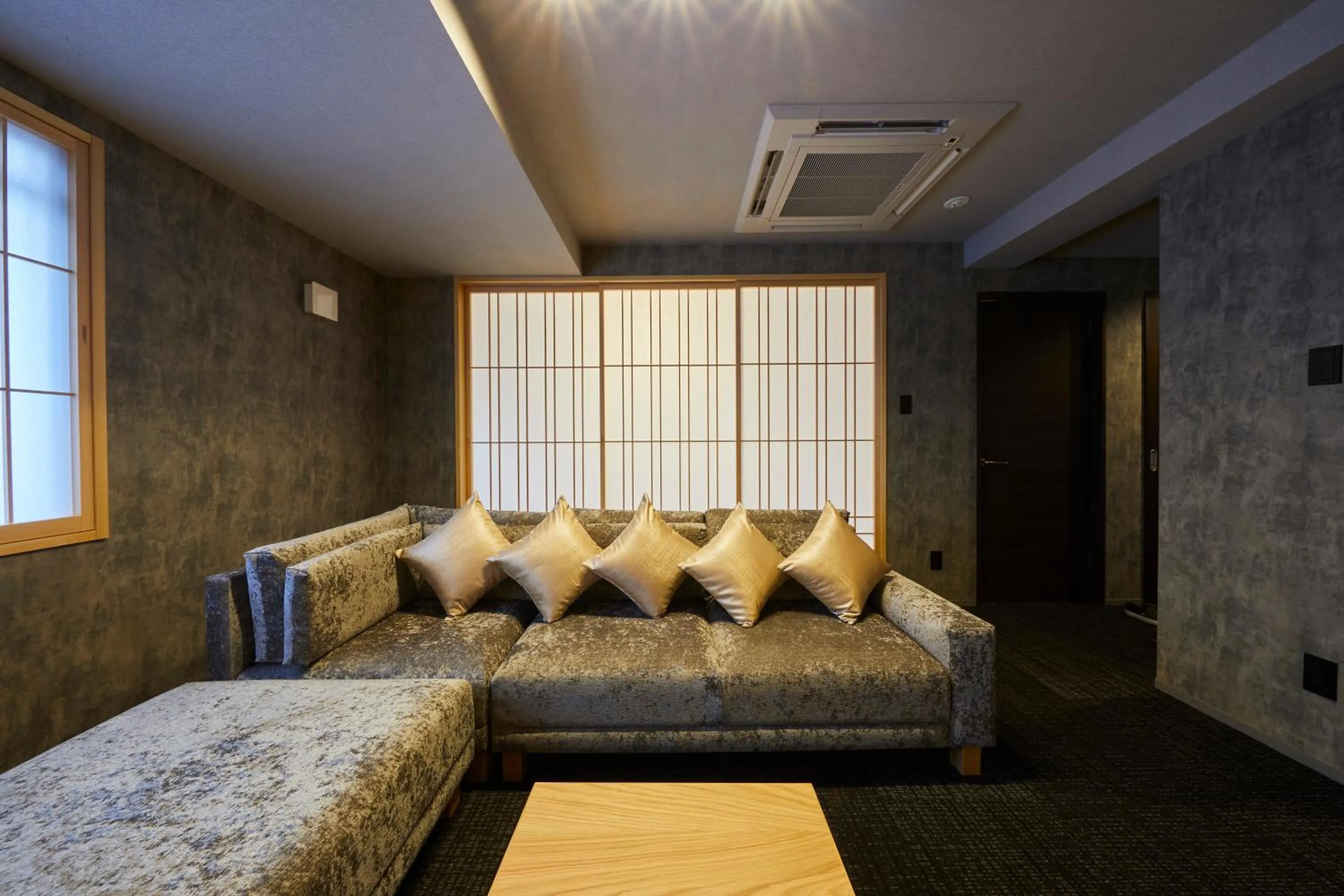 Photo of the whole room, Bed in Rinn Shijo Nishinotoin