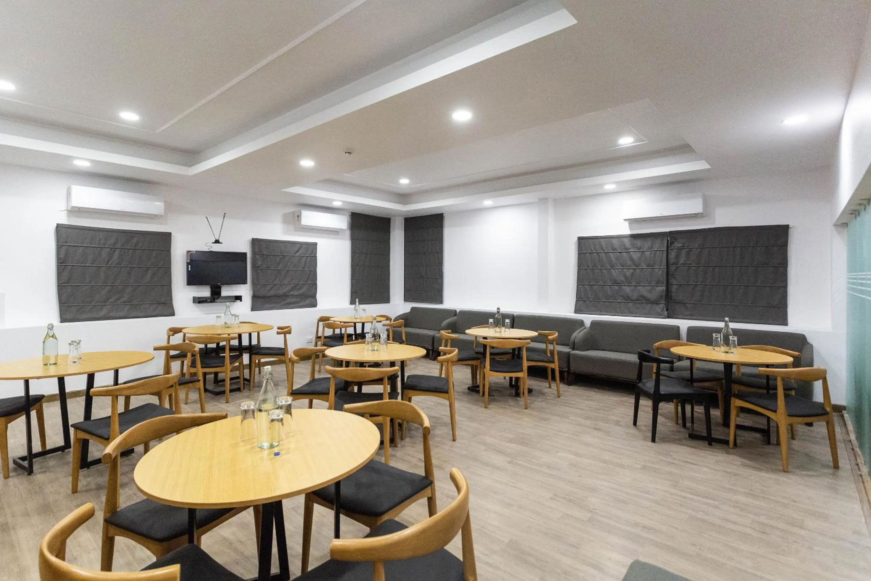 Banquet/Function facilities in Super Townhouse Habitat New Town Rooms & Party Spaces