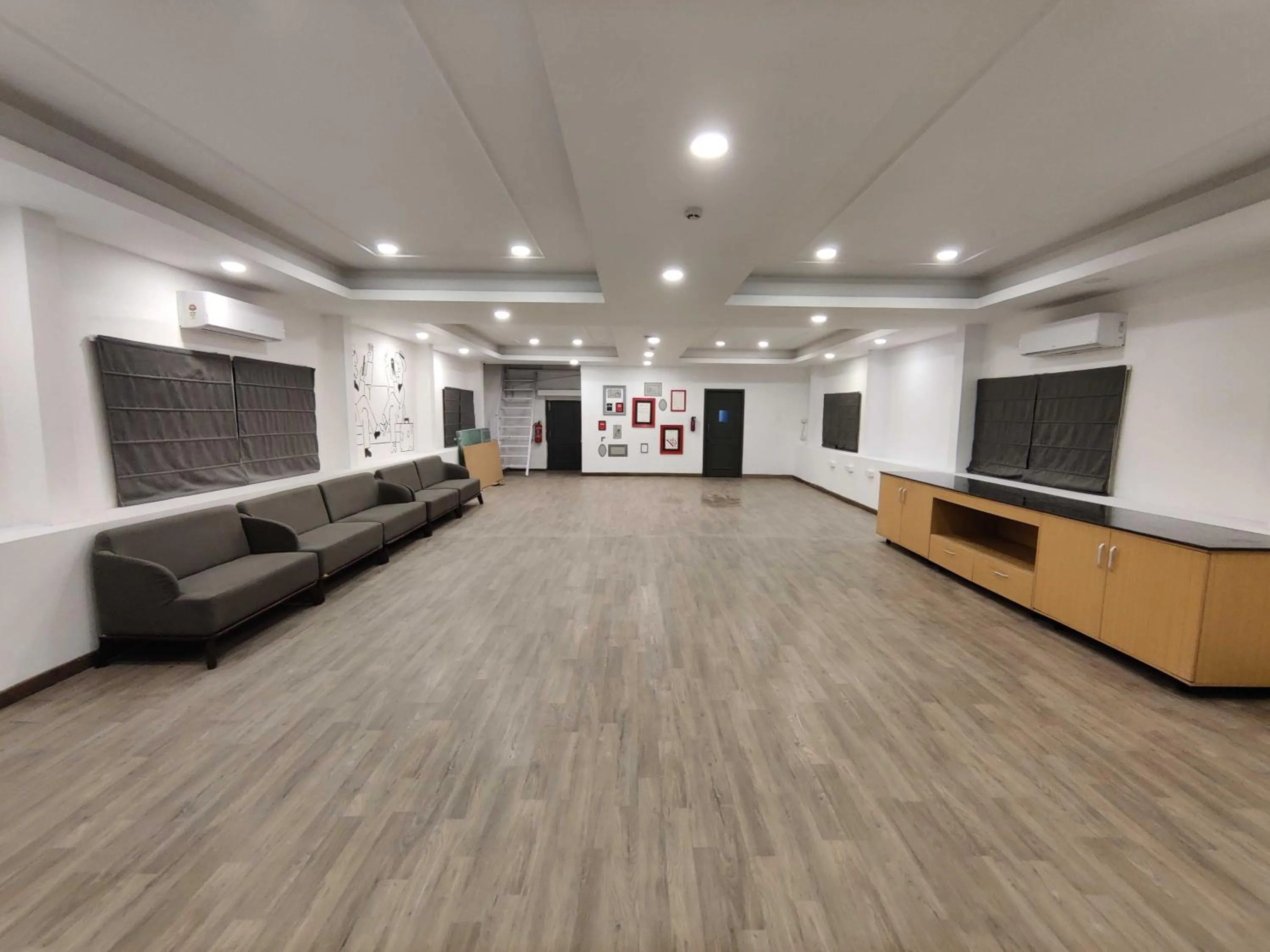 Banquet/Function facilities in Super Townhouse Habitat New Town Rooms & Party Spaces