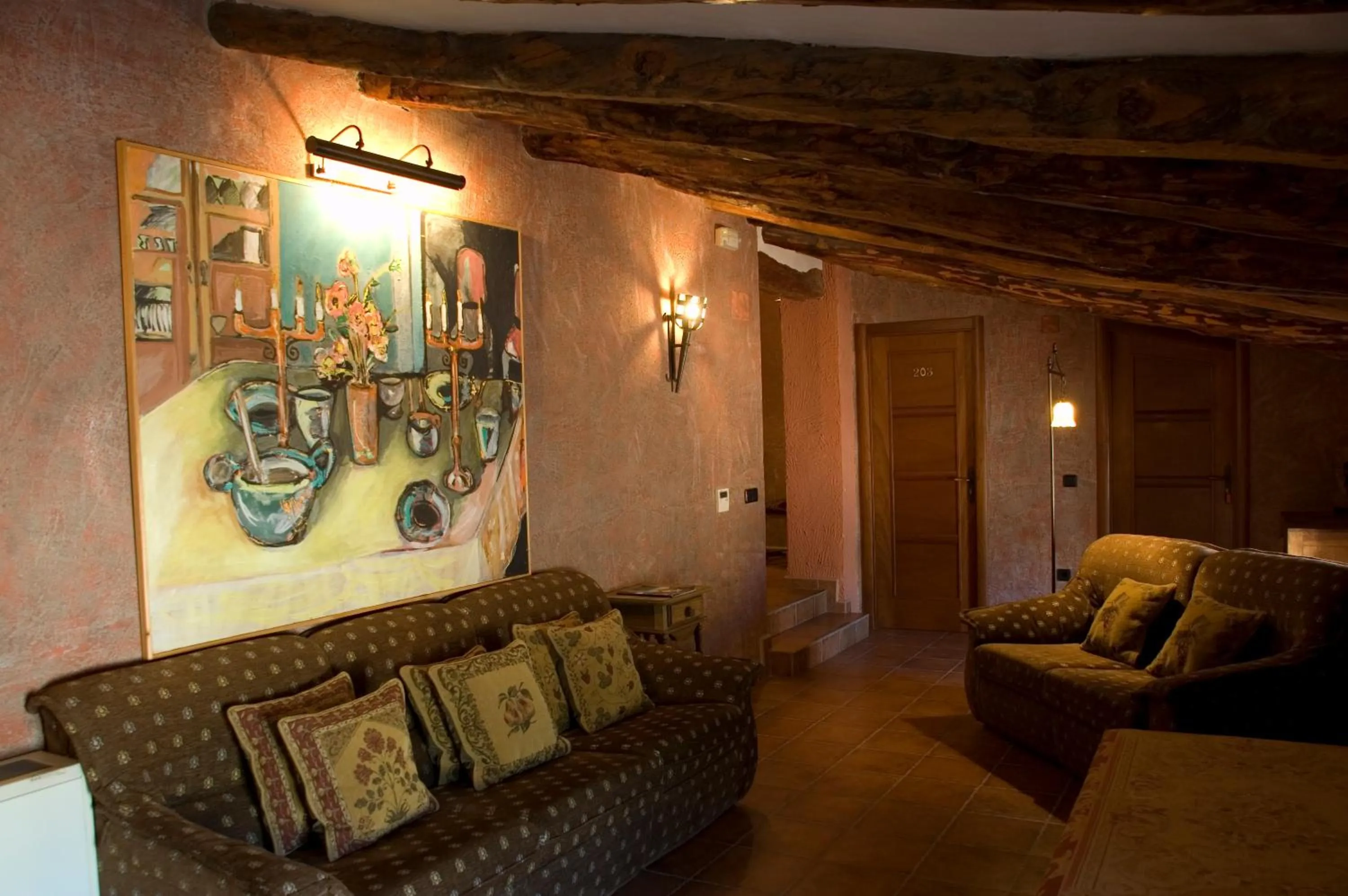 Communal lounge/ TV room in Hotel Caseta Nova