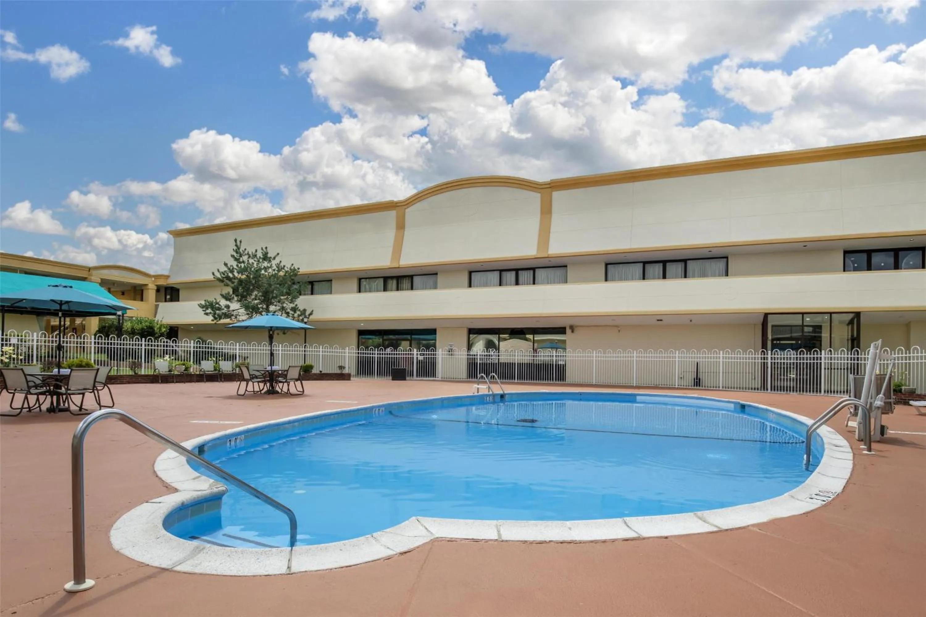 Pool view in Best Western Battlefield Inn