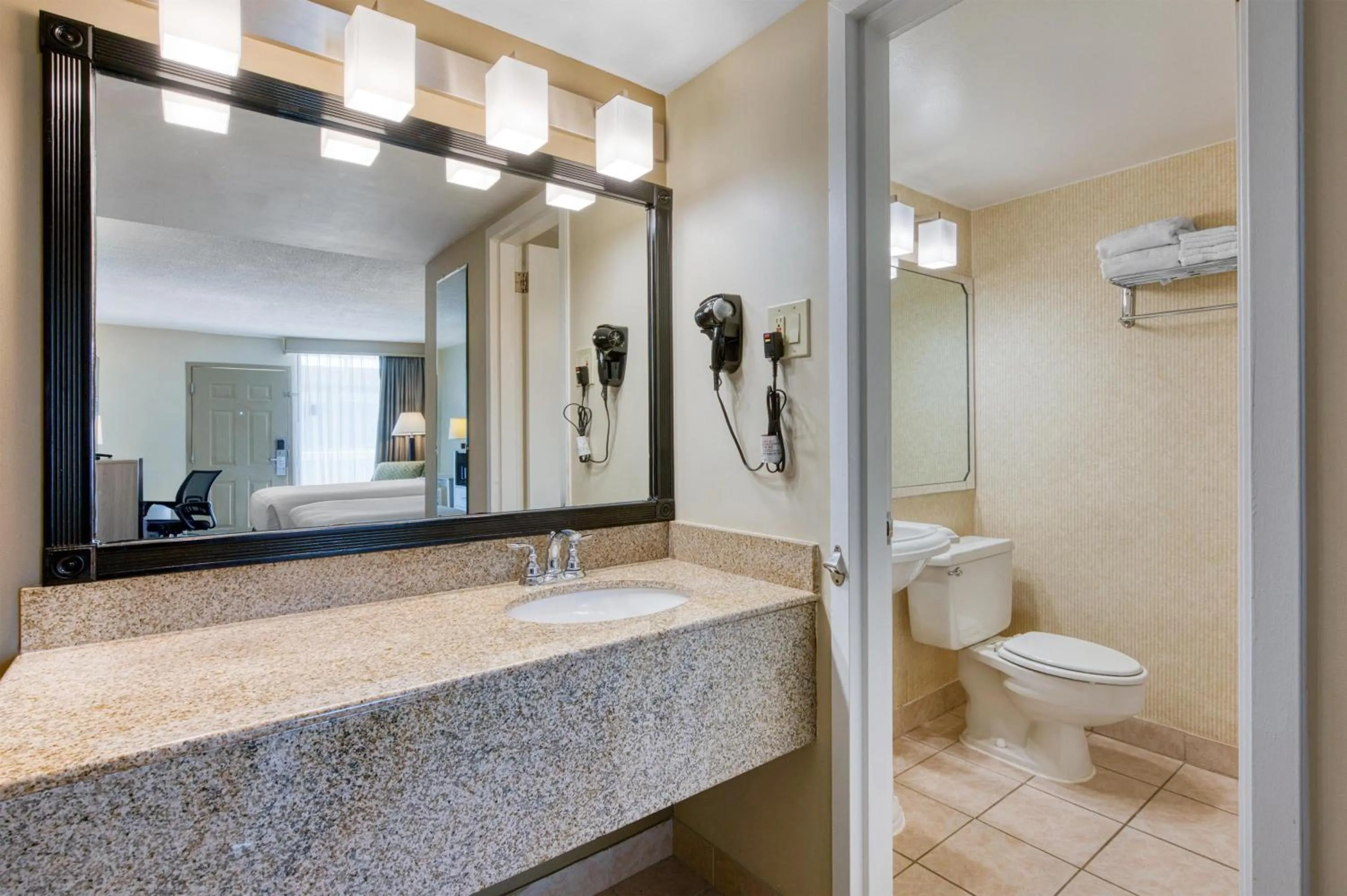 Bathroom in Best Western Battlefield Inn