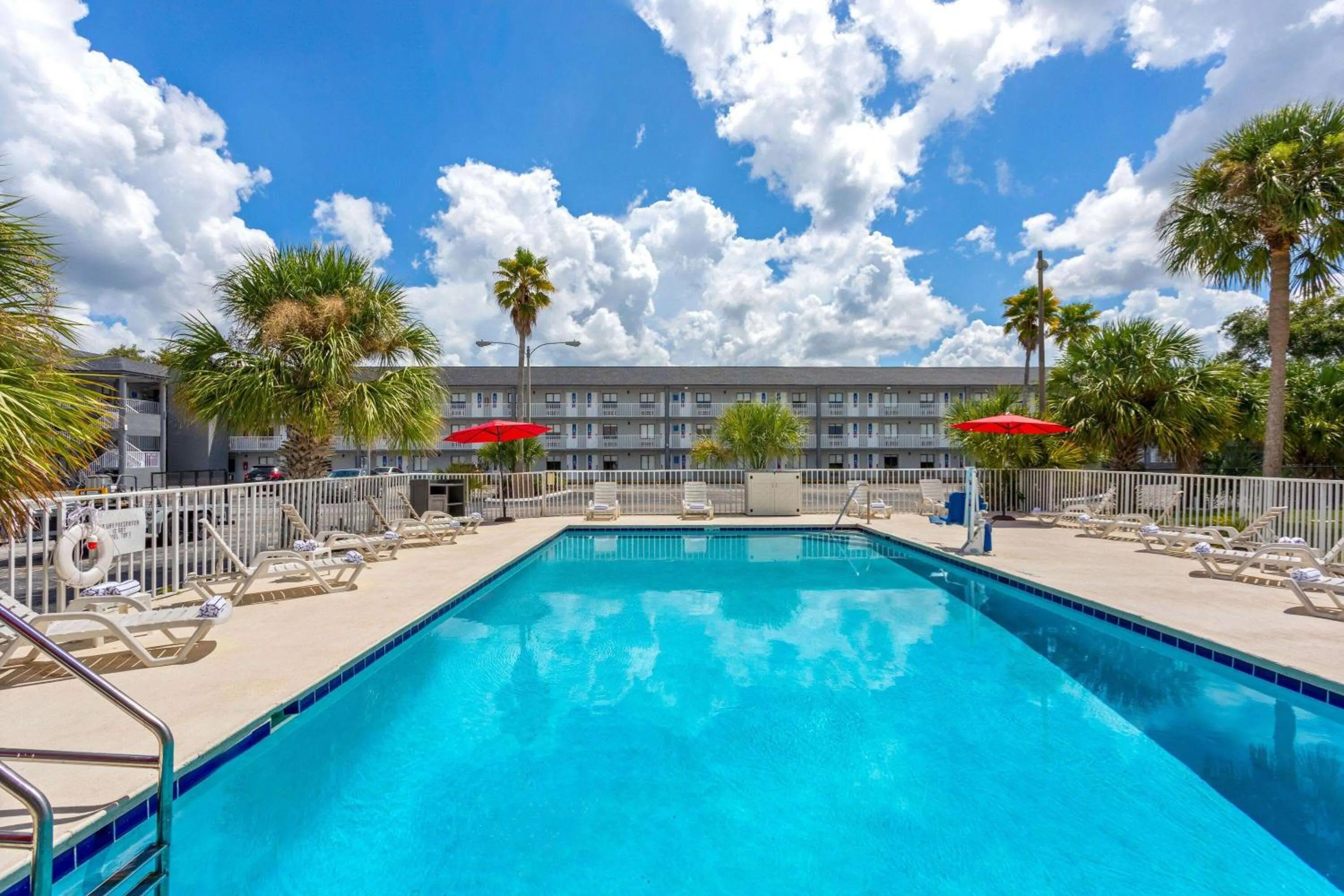 Pool view in Howard Johnson by Wyndham Orlando Lake Buena Vista South