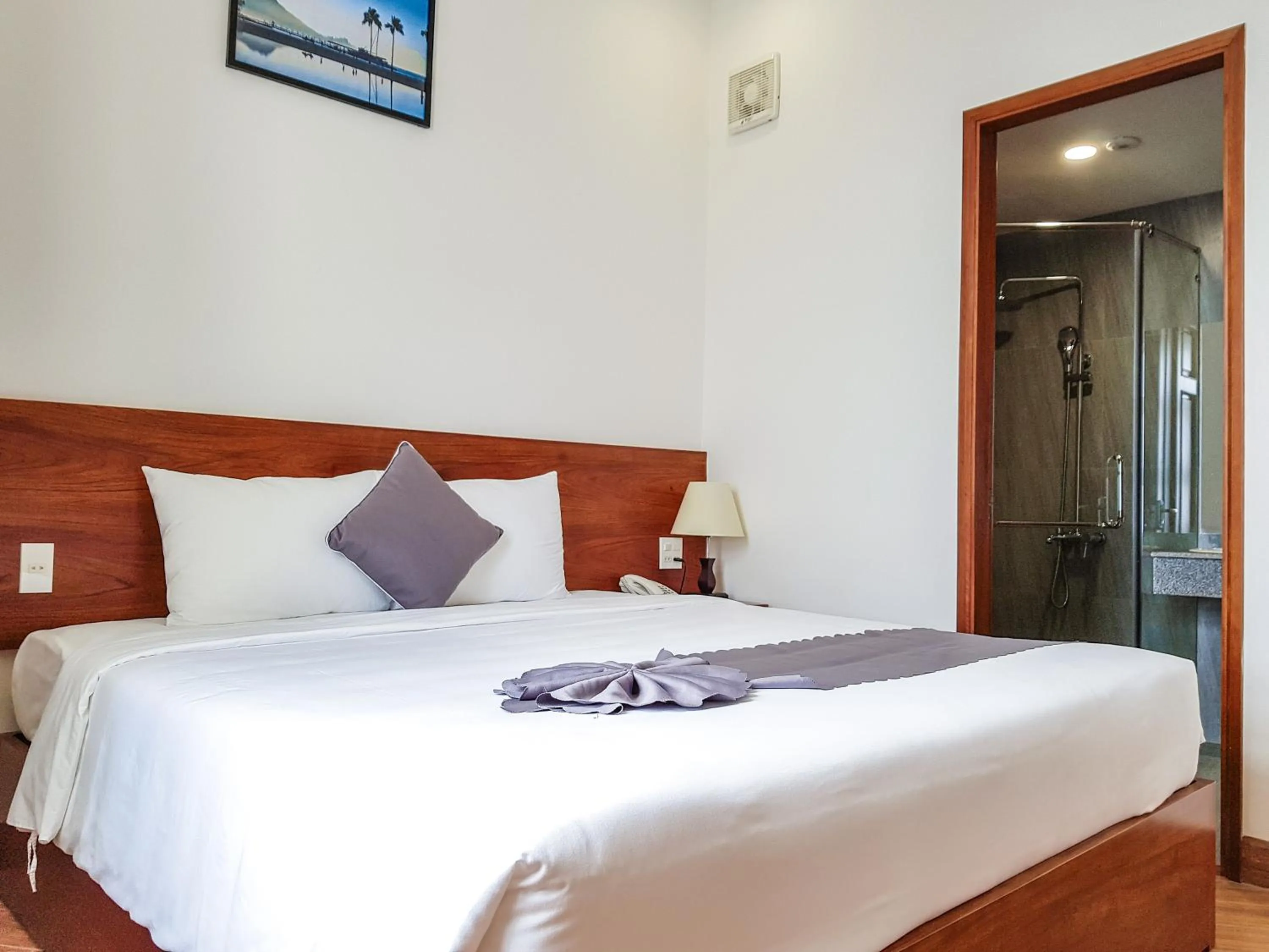 Photo of the whole room, Bed in Thanh Van Hotel Quy Nhon