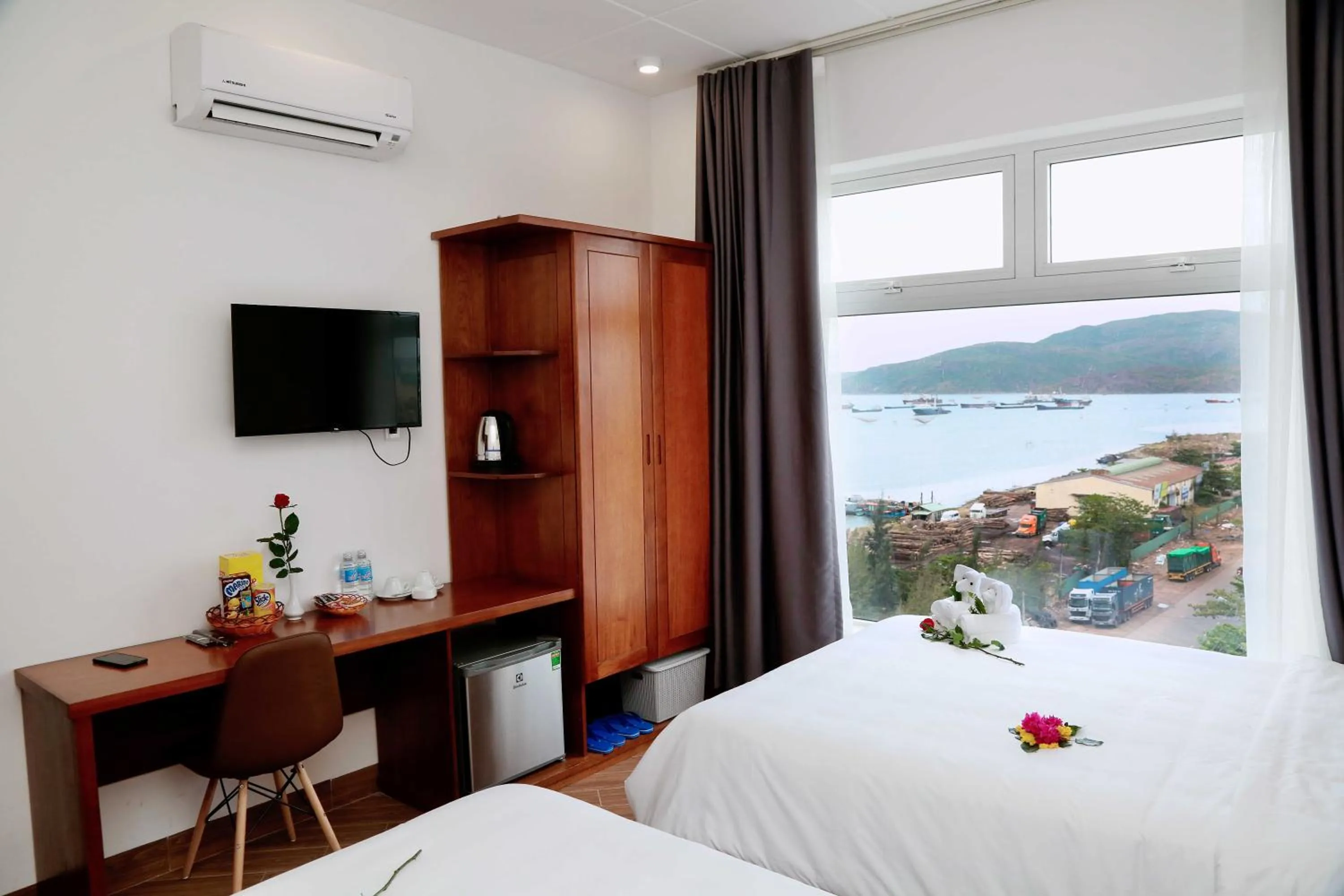Photo of the whole room, Bed in Thanh Van Hotel Quy Nhon