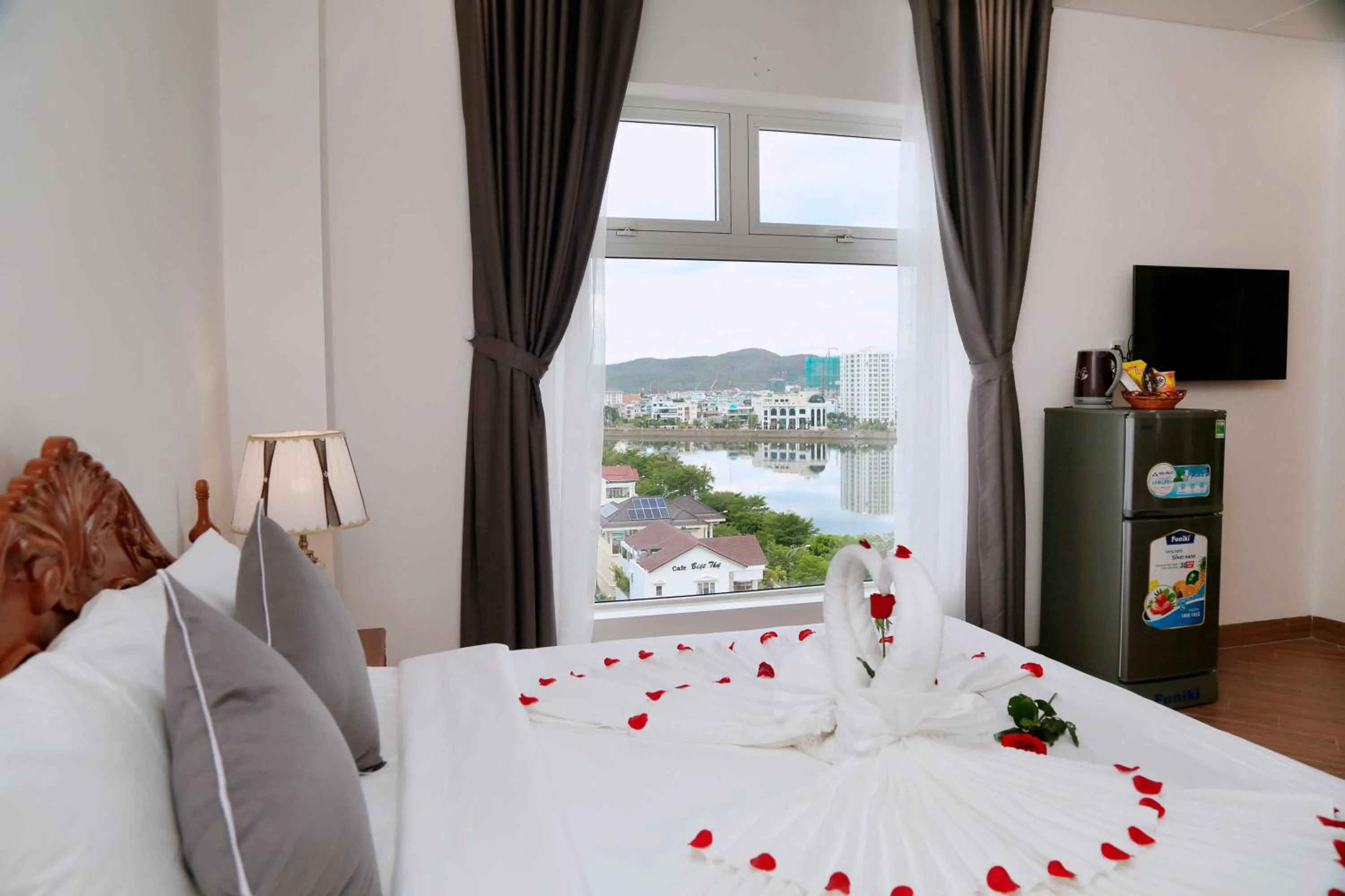 Photo of the whole room, Bed in Thanh Van Hotel Quy Nhon