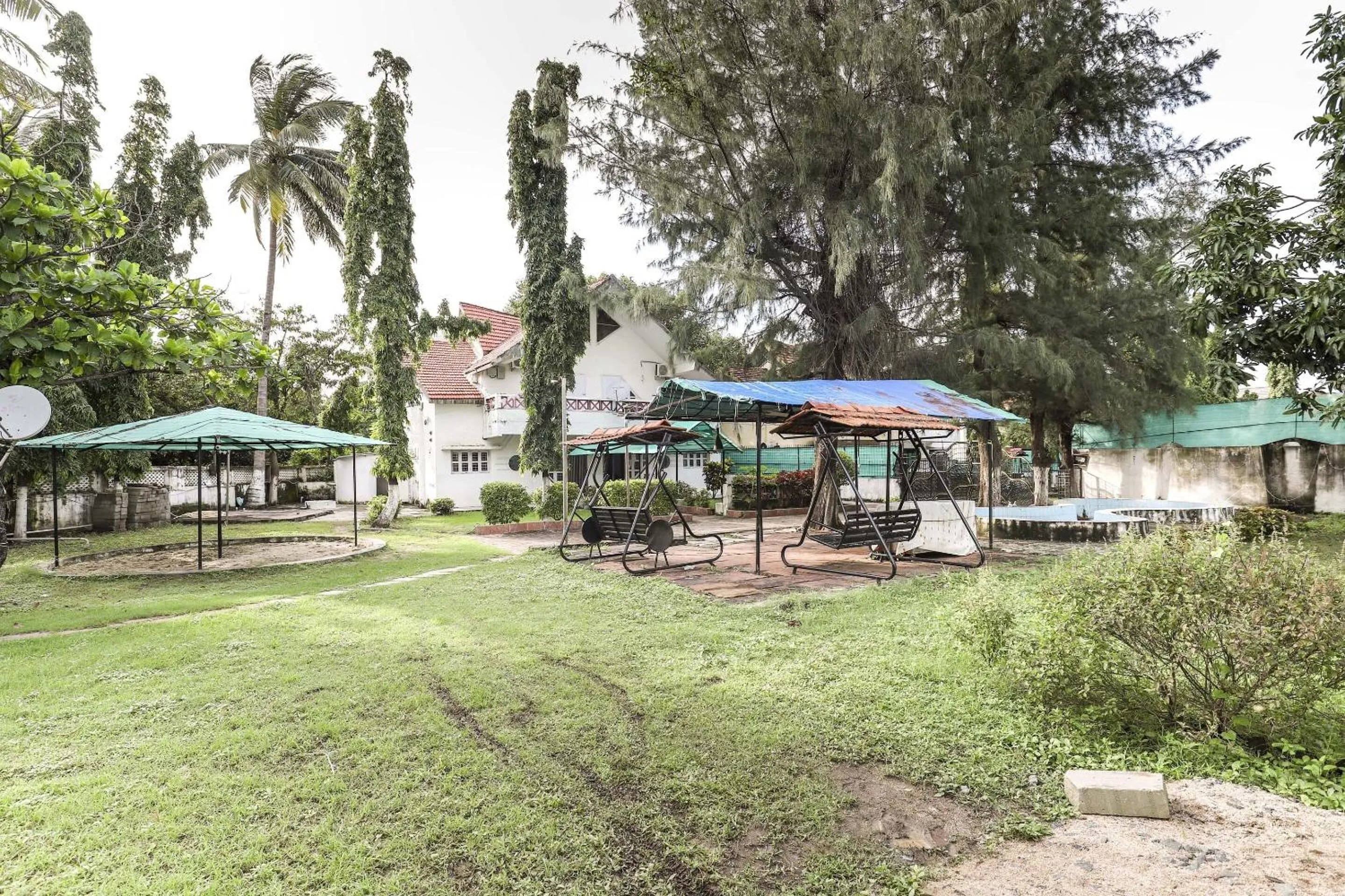Facade/entrance in Hotel O Nova Dumas Homestay