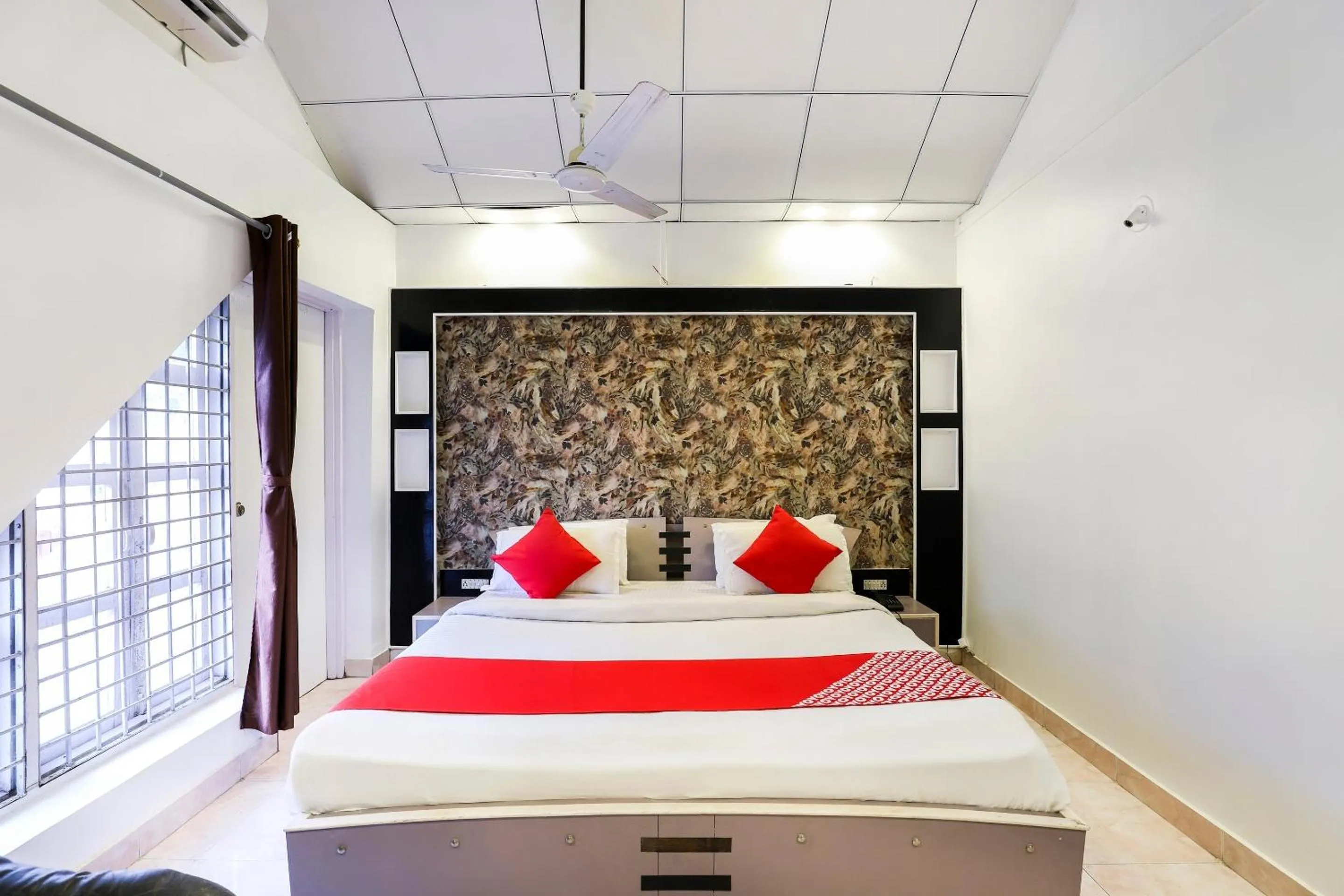 Bedroom, Bed in Hotel O Nova Dumas Homestay