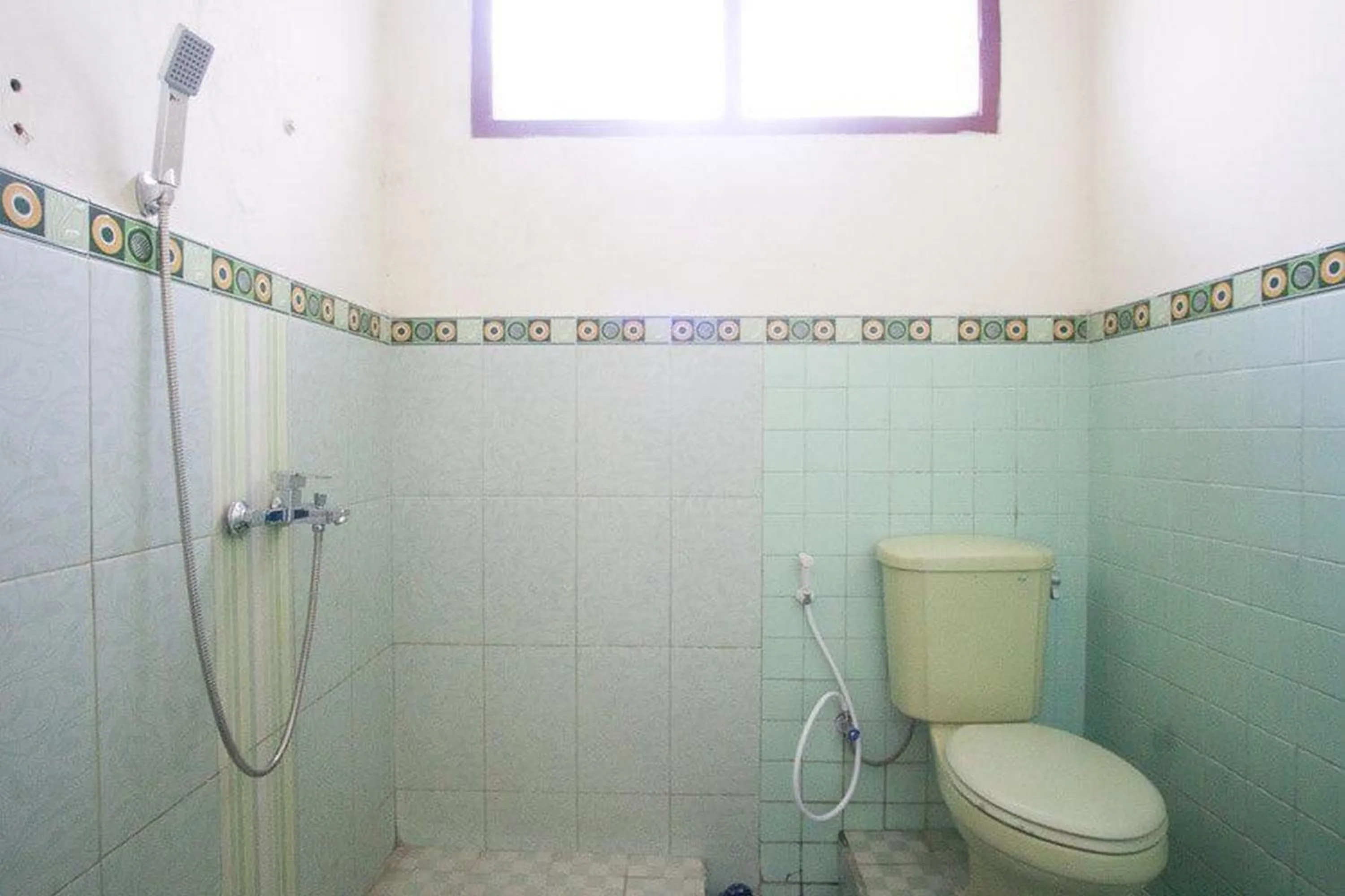 Bathroom in RedDoorz Syariah @ Jalan Gajah Mada