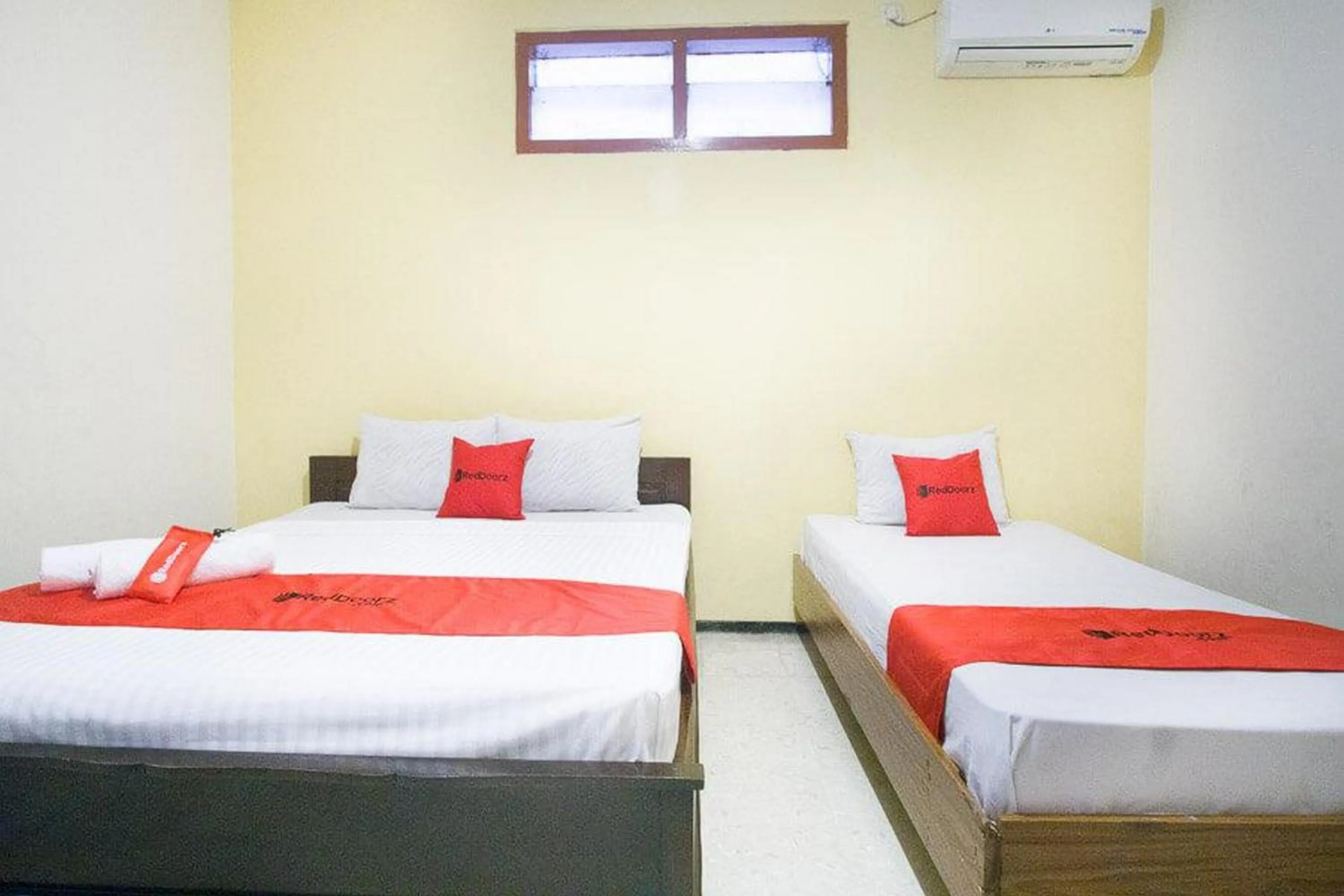 Bedroom, Bed in RedDoorz Syariah @ Jalan Gajah Mada