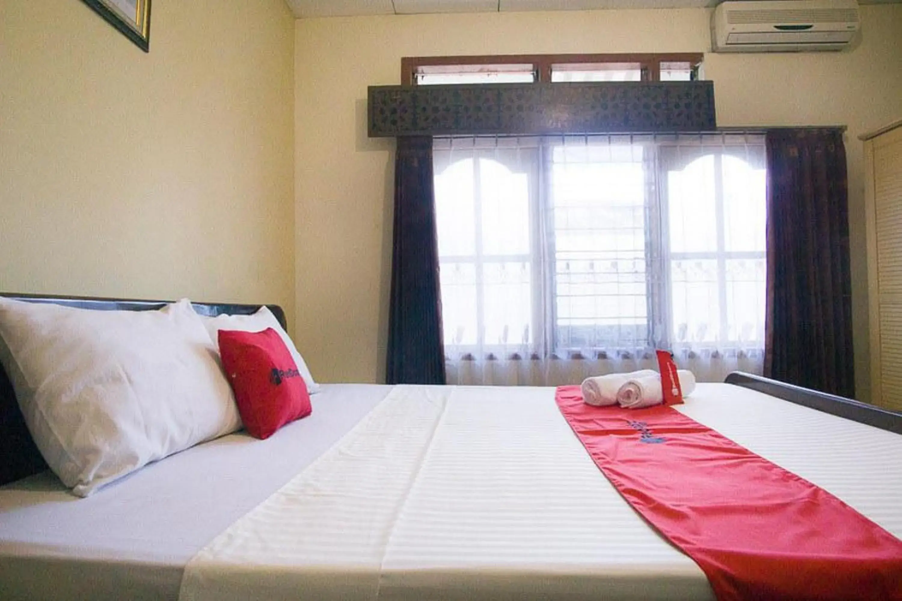 Double Room in RedDoorz Syariah @ Jalan Gajah Mada Double Room in RedDoorz Syariah @ Jalan Gajah Mada