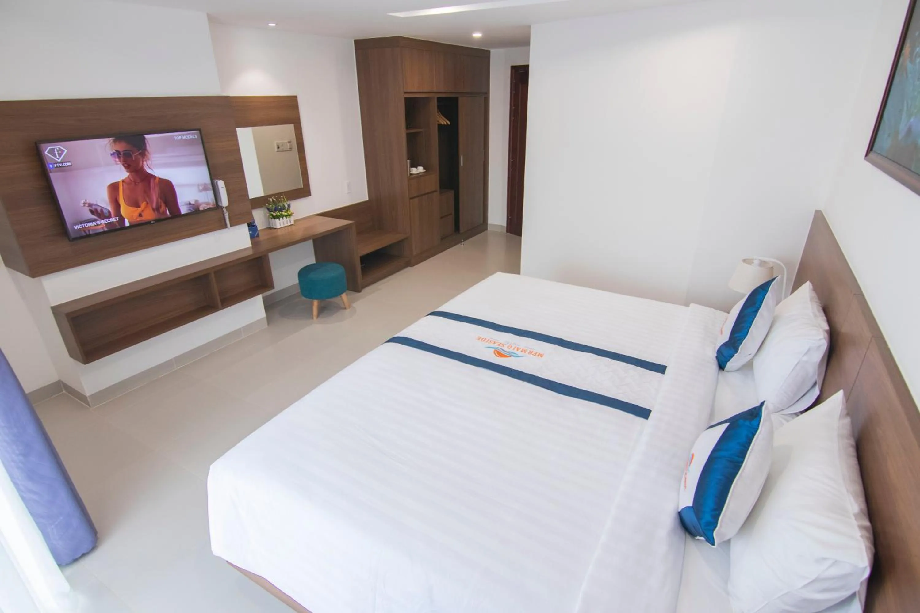 Communal lounge/ TV room, Bed in Mermaid Seaside Hotel