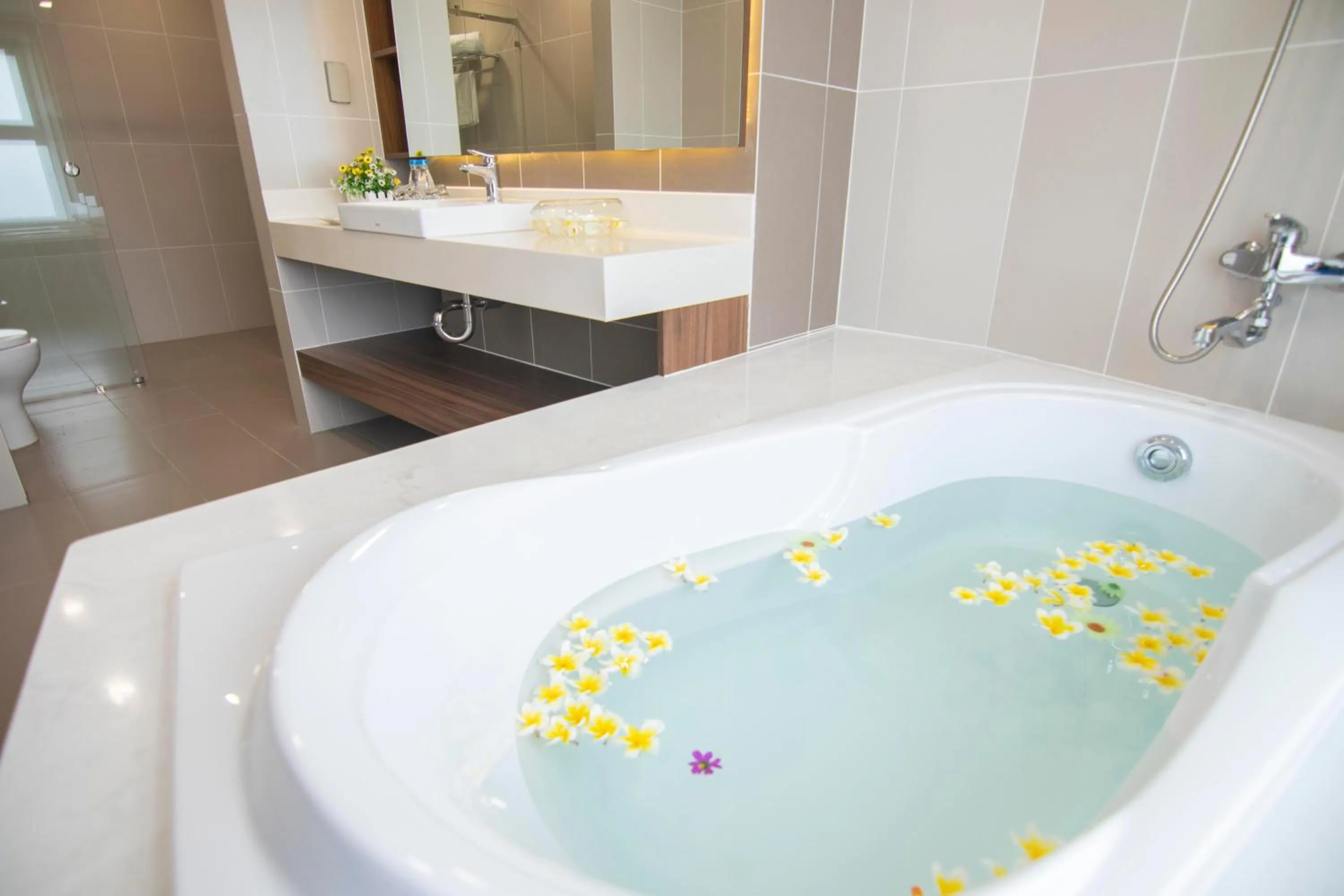 Hot Tub in Mermaid Seaside Hotel