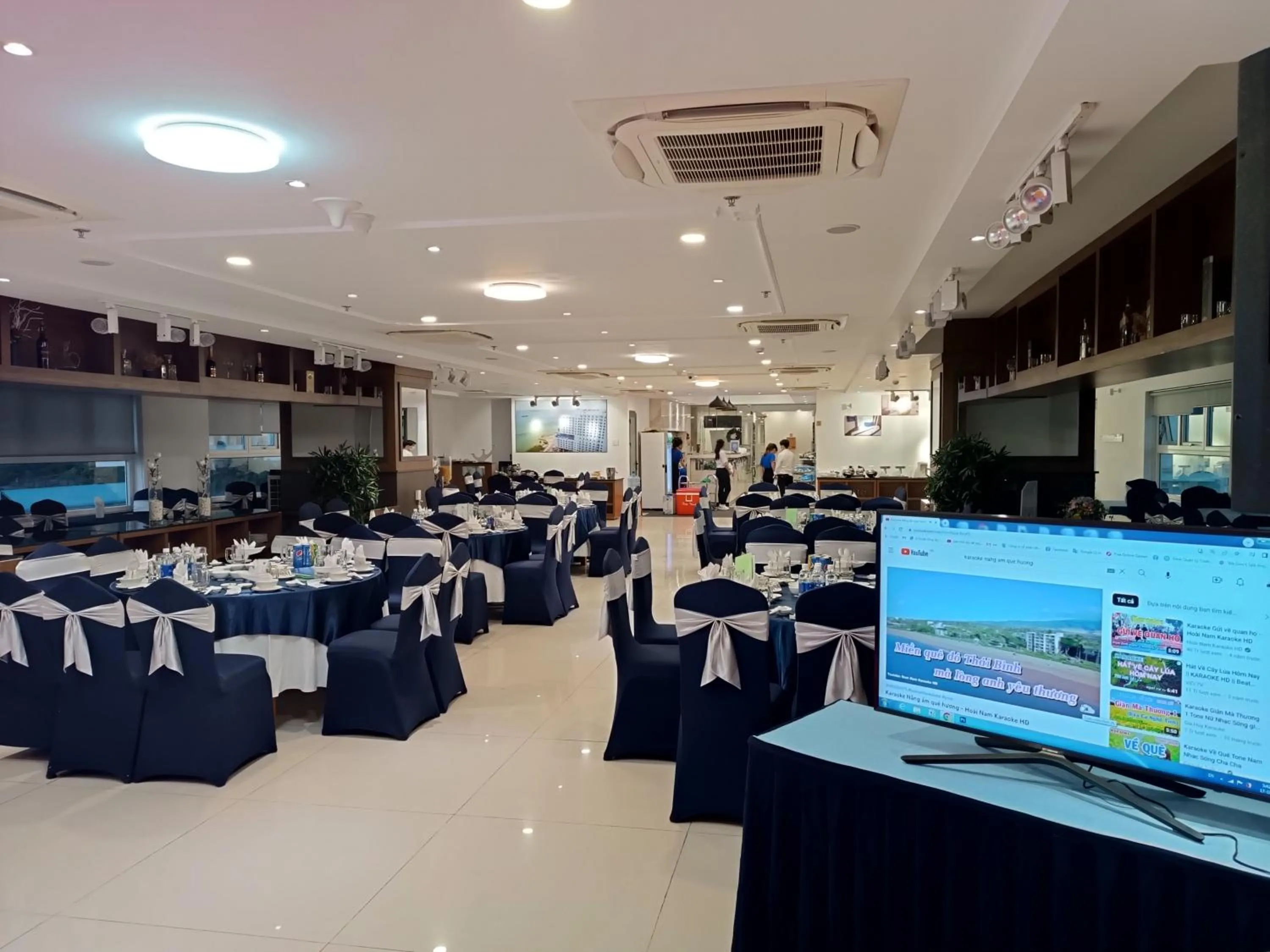 Restaurant/places to eat in Mermaid Seaside Hotel