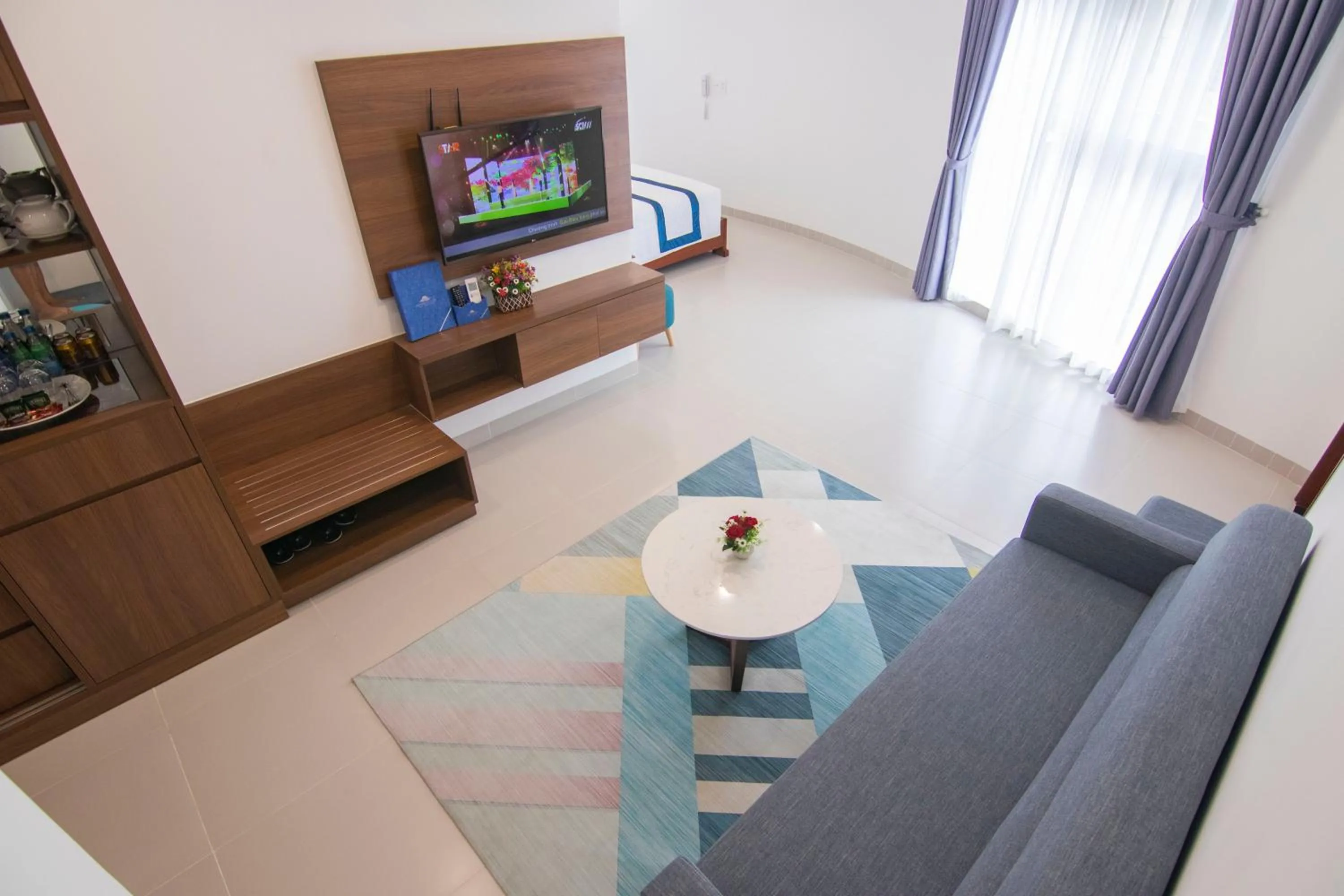 Communal lounge/ TV room in Mermaid Seaside Hotel