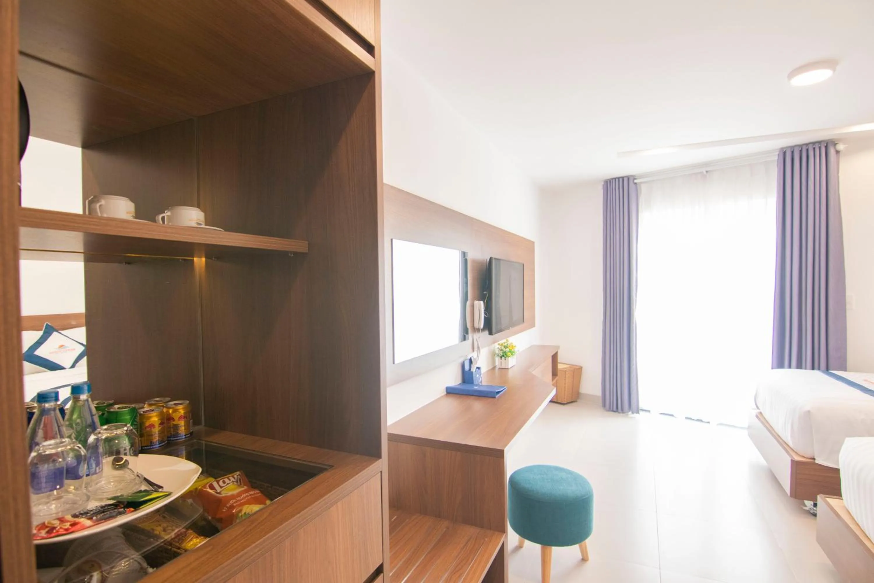 Coffee/tea facilities, Bed in Mermaid Seaside Hotel