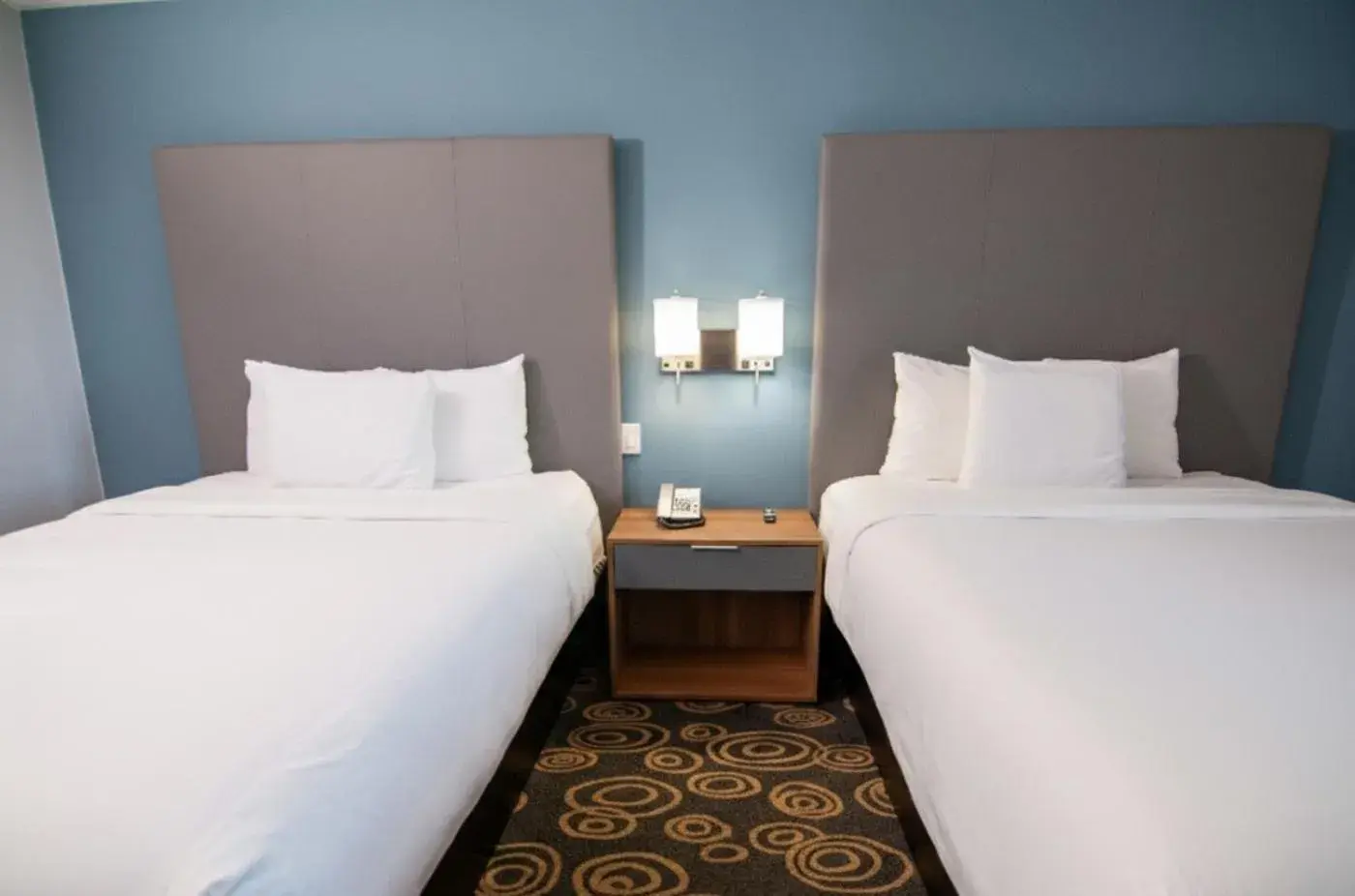 Queen Room with Two Queen Beds in Regency Miami Airport by Sonesta Queen Room with Two Queen Beds in Regency Miami Airport by Sonesta