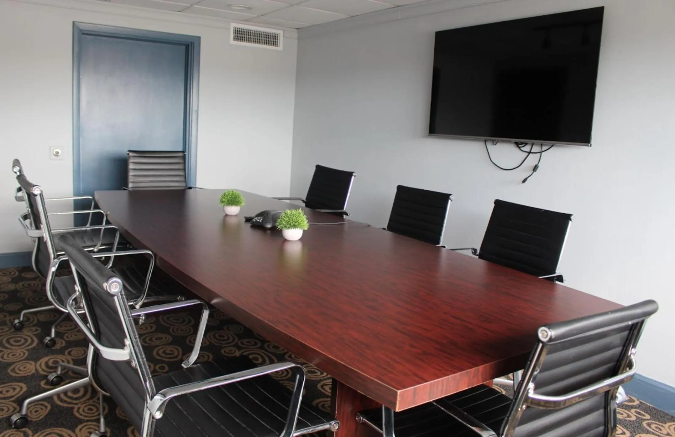 TV and multimedia in Regency Miami Airport by Sonesta