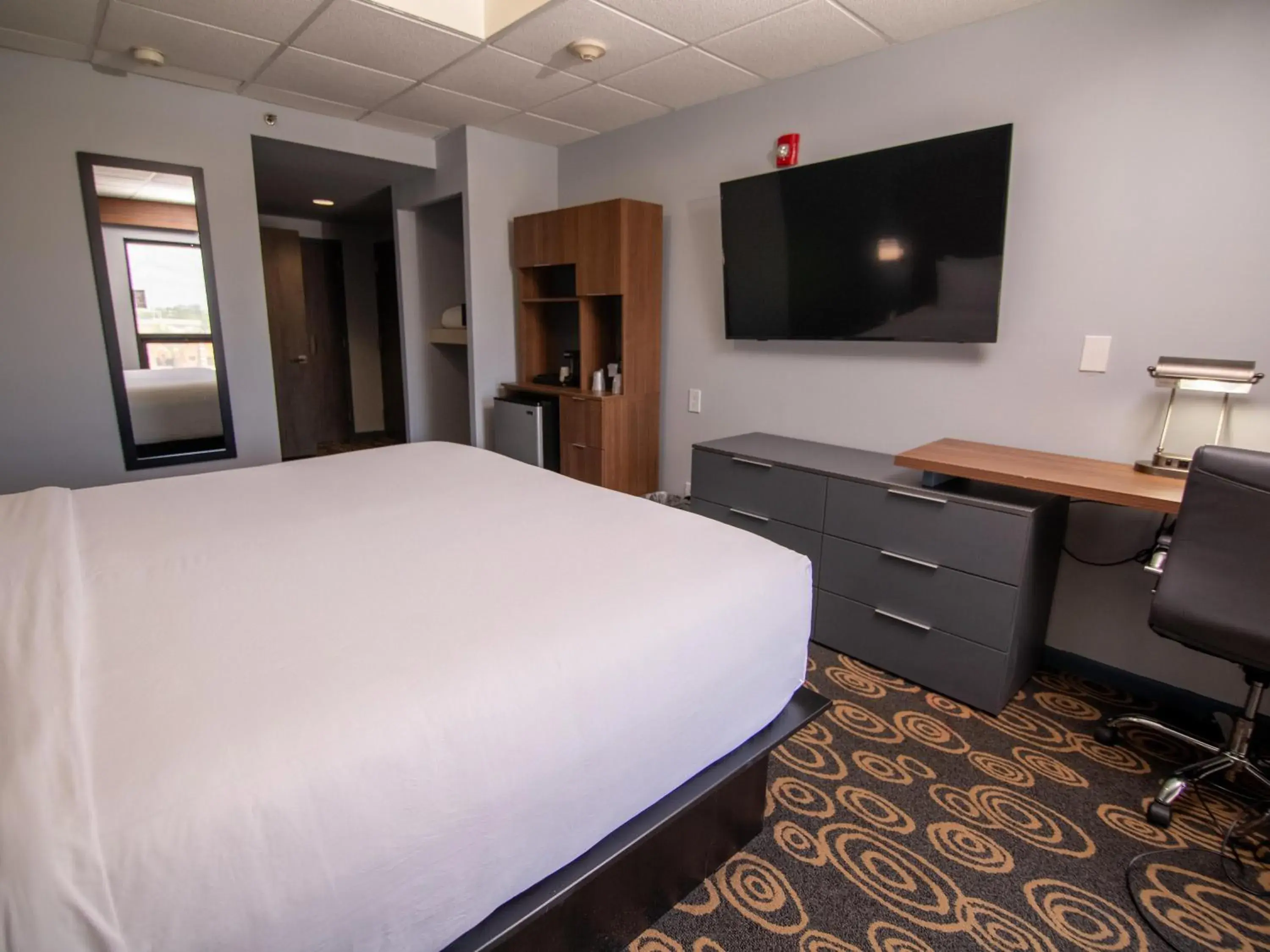 Standard King Room - Disability Accessible in Regency Miami Airport by Sonesta Standard King Room - Disability Accessible in Regency Miami Airport by Sonesta