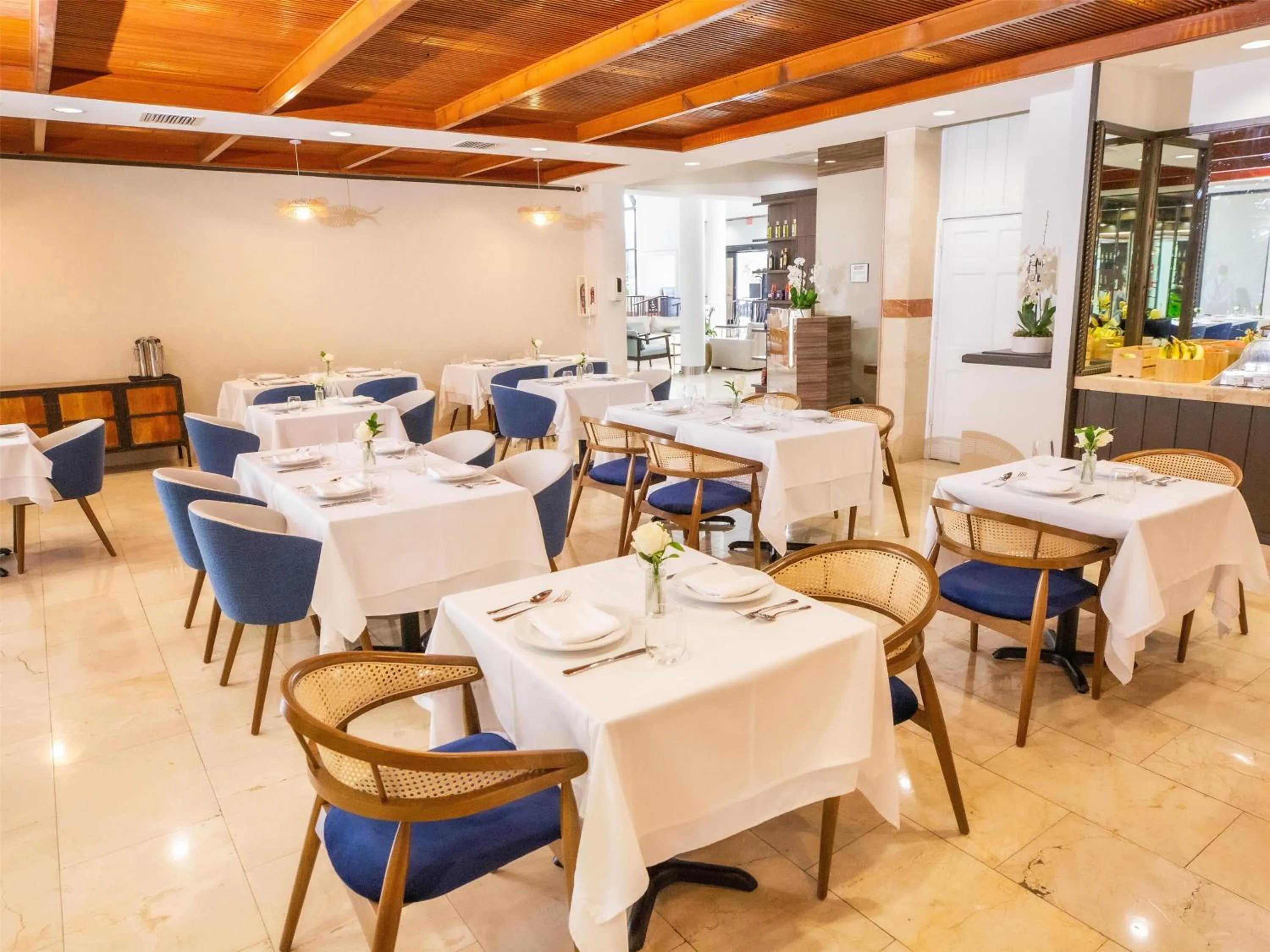 Restaurant/places to eat in Regency Miami Airport by Sonesta