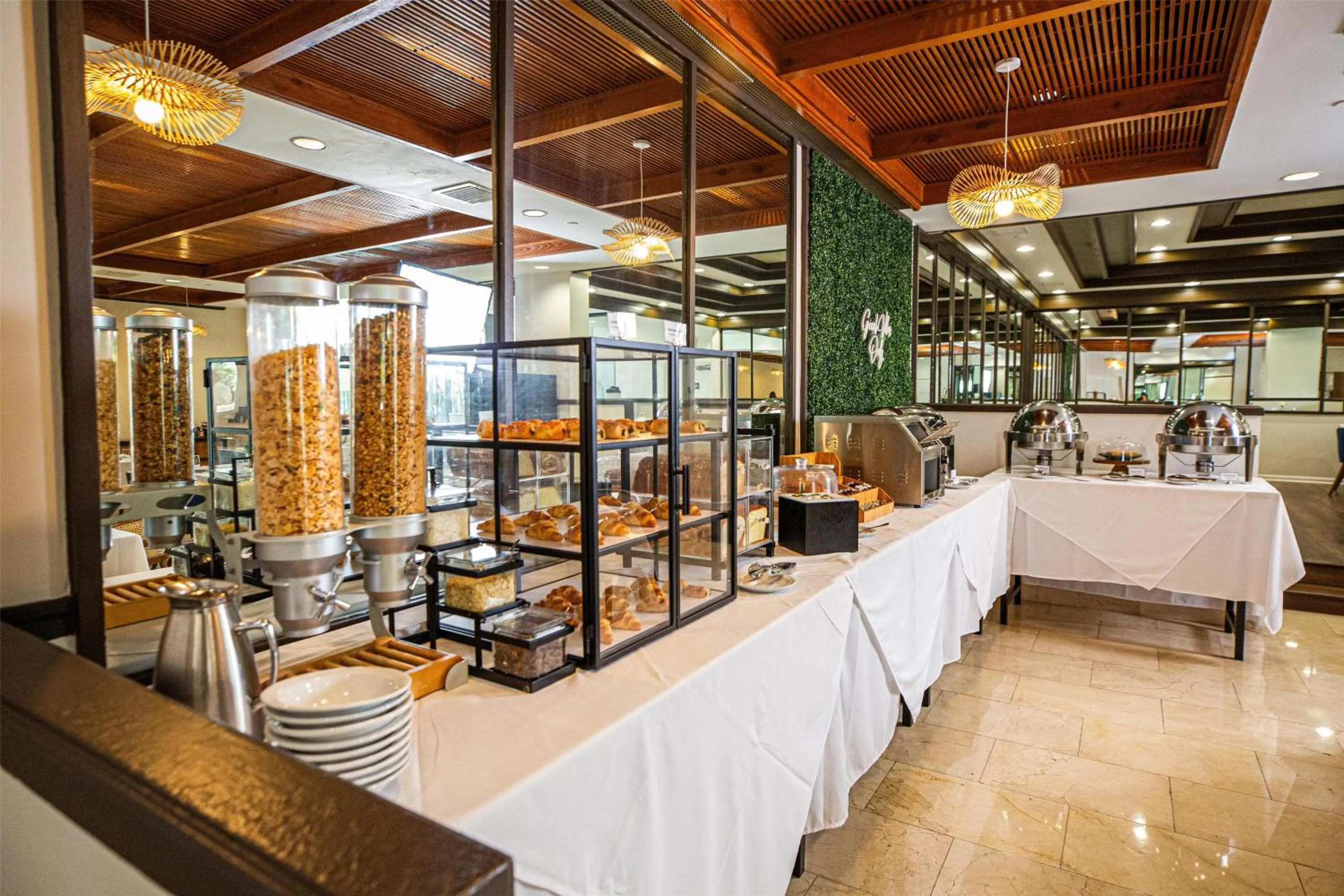 Breakfast in Regency Miami Airport by Sonesta